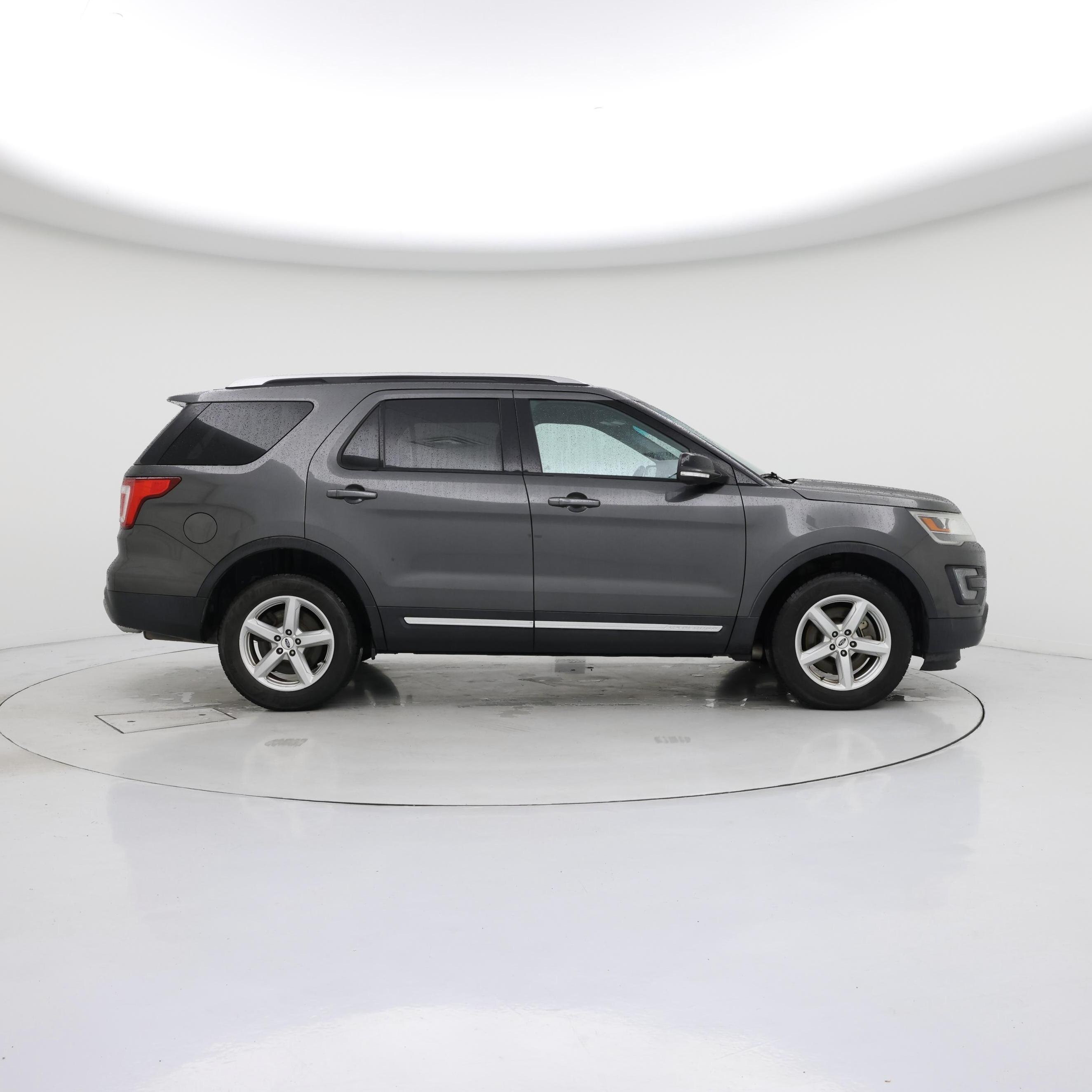 Thumbnail: 2016 Ford Explorer - 7