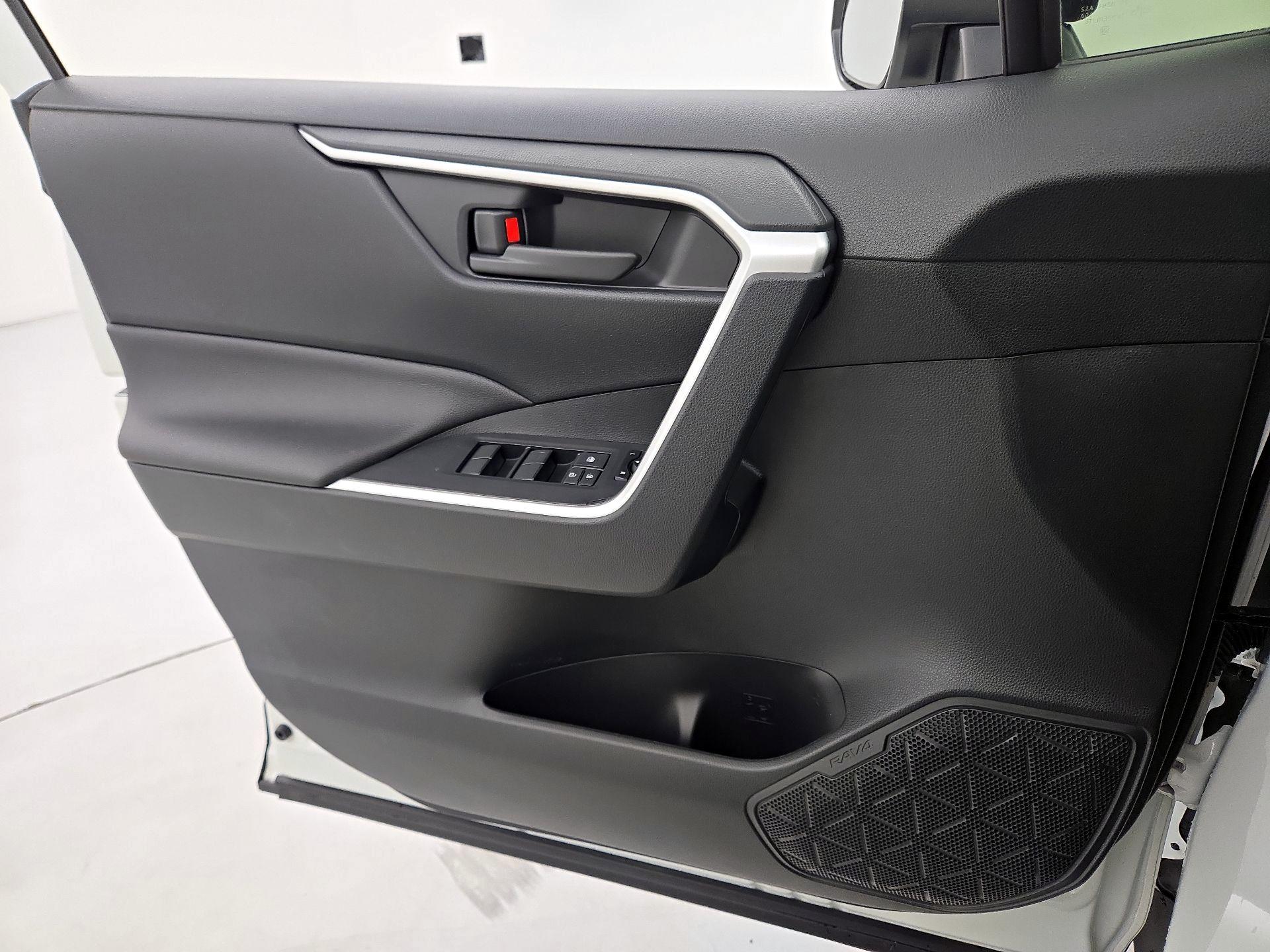 Thumbnail: 2019 Toyota RAV4 - 12