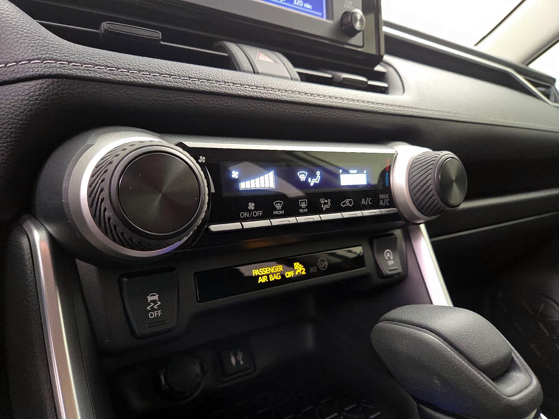 Thumbnail: 2019 Toyota RAV4 - 16