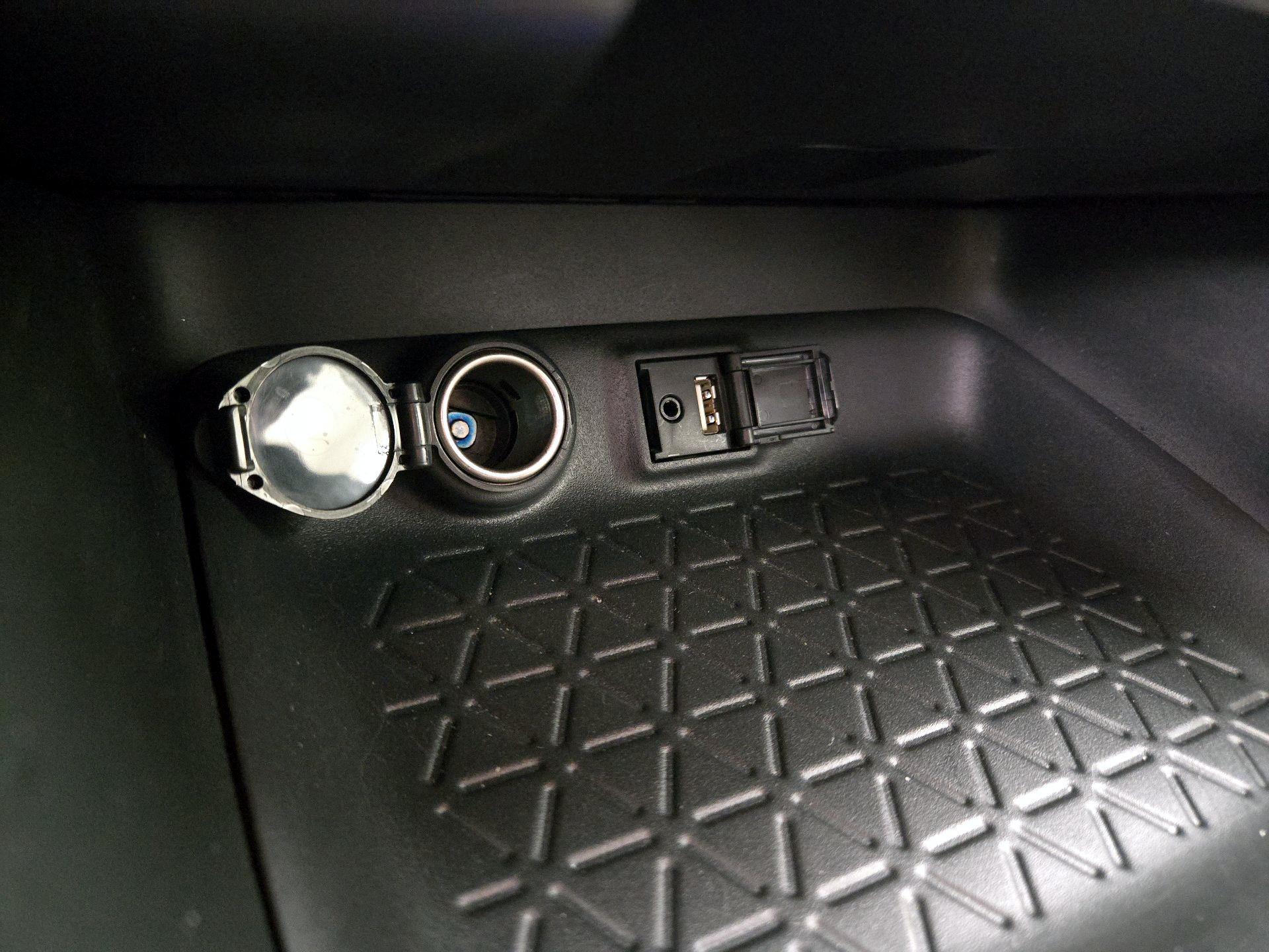 Thumbnail: 2019 Toyota RAV4 - 18