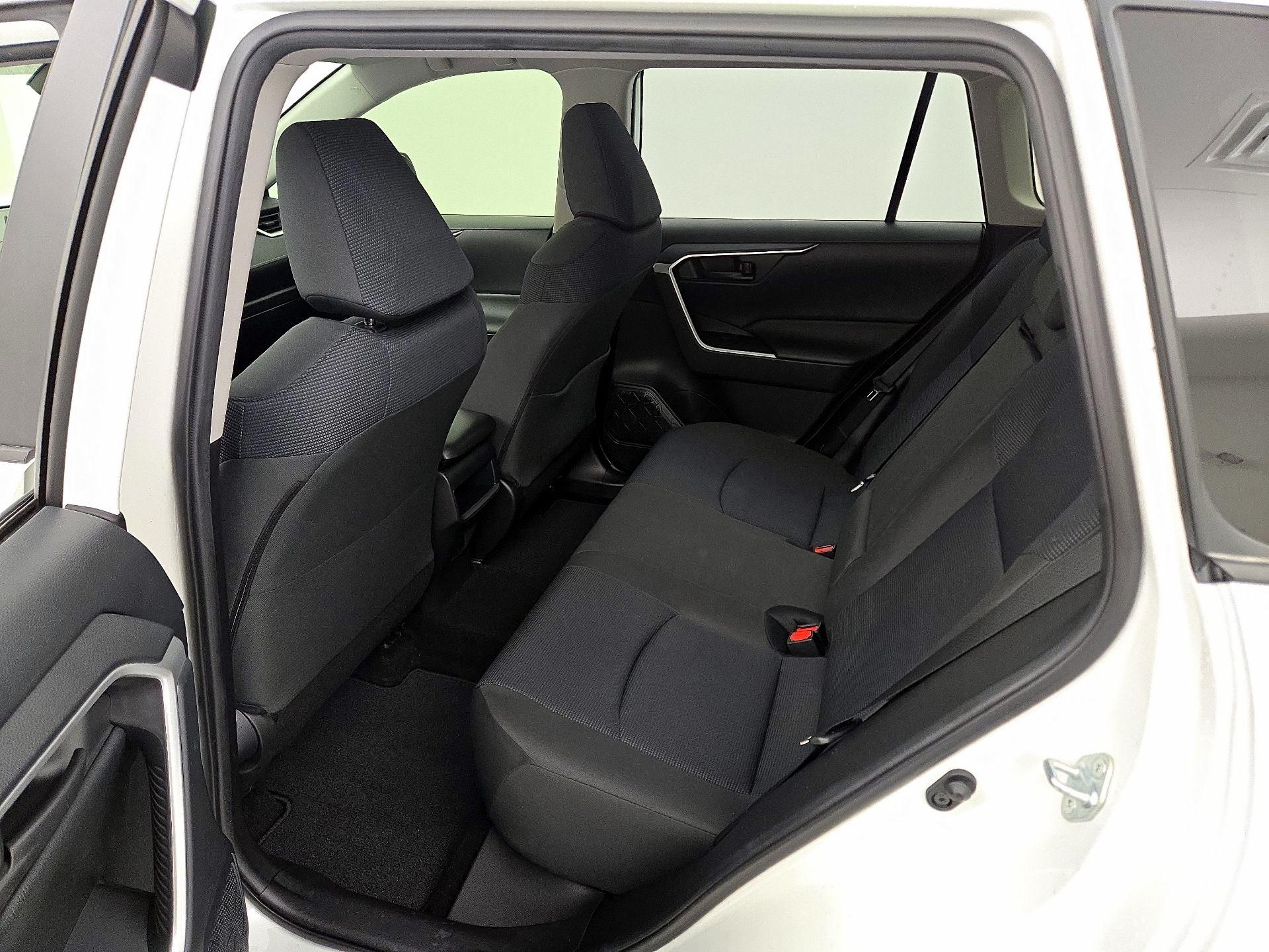 Thumbnail: 2019 Toyota RAV4 - 19