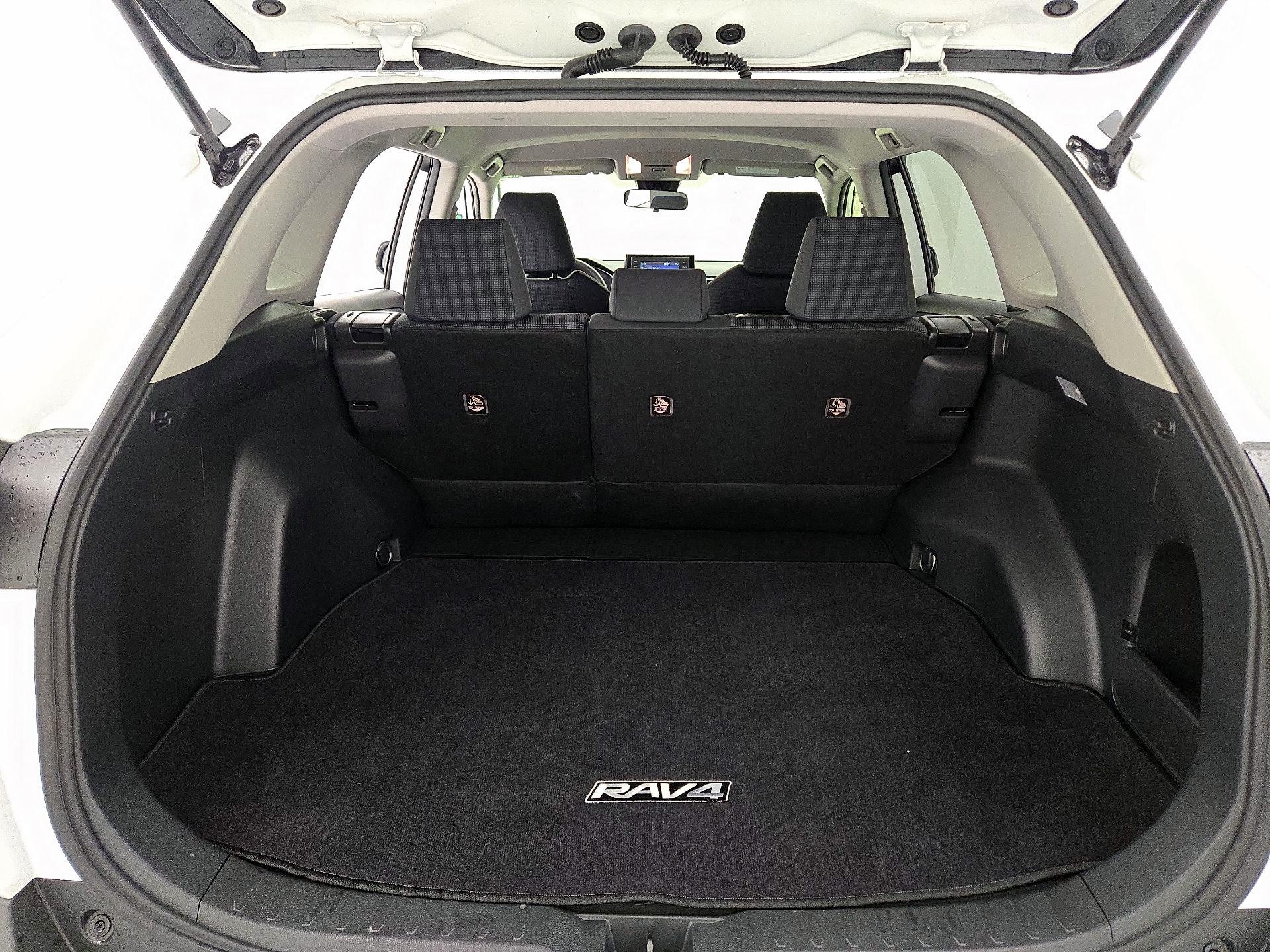 Thumbnail: 2019 Toyota RAV4 - 20