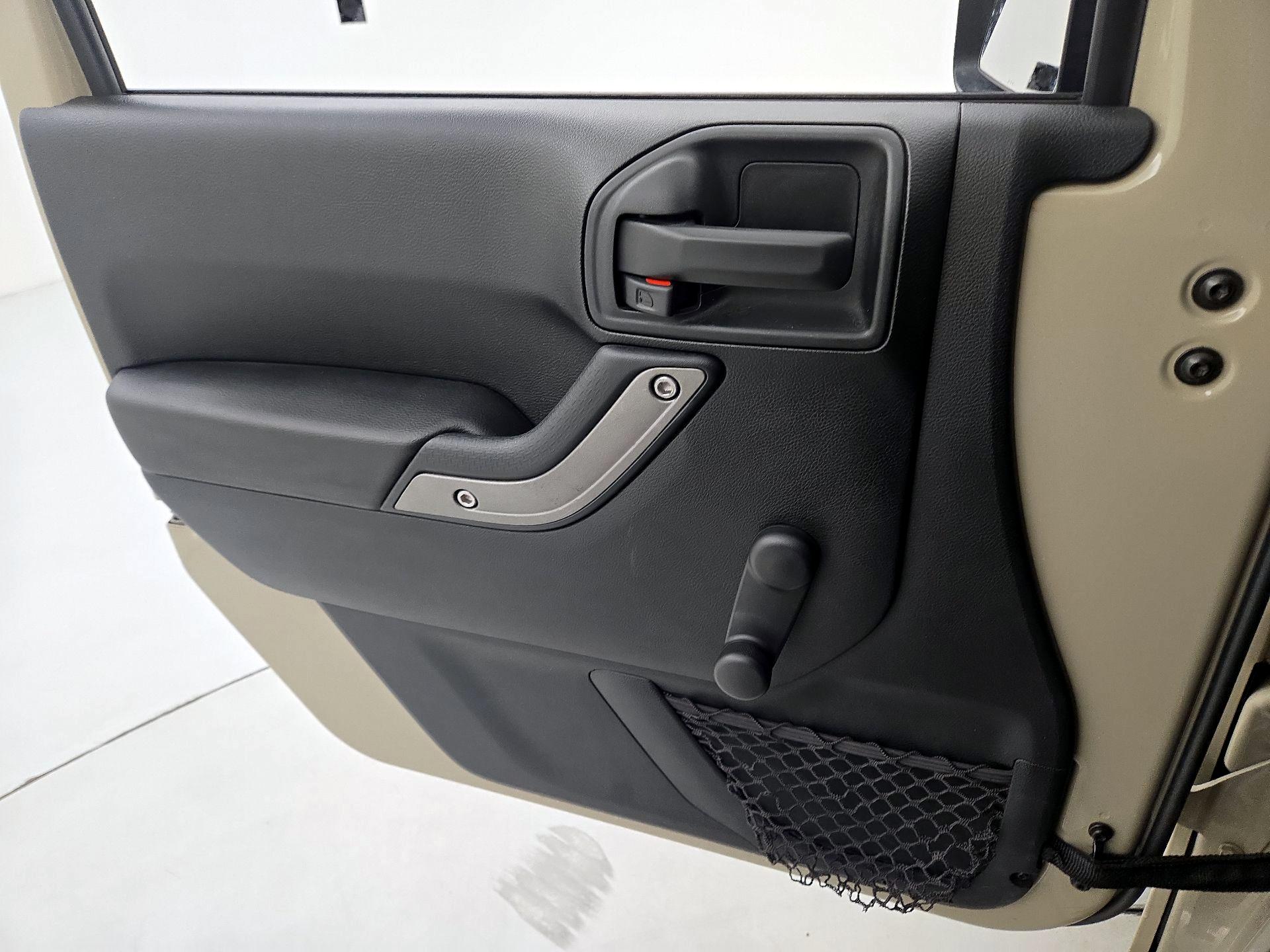Thumbnail: 2018 Jeep Wrangler - 12