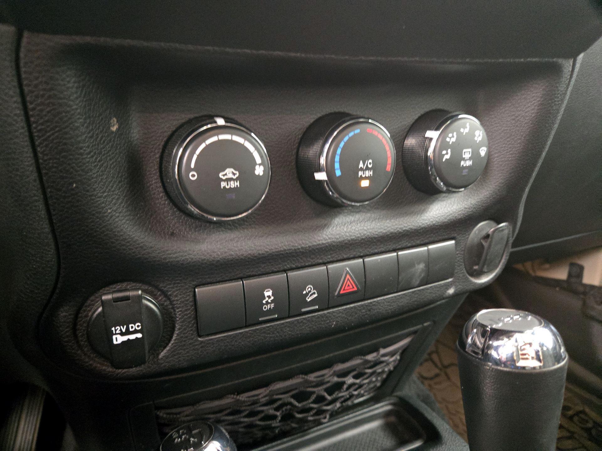 Thumbnail: 2018 Jeep Wrangler - 14
