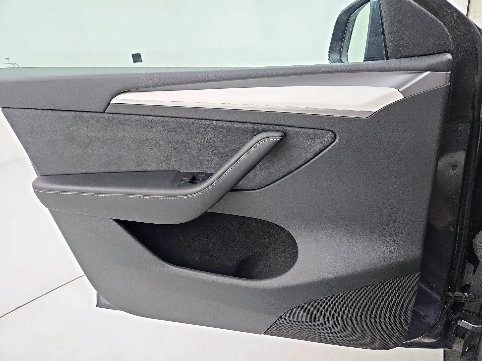 Thumbnail: 2023 Tesla Model Y - 12