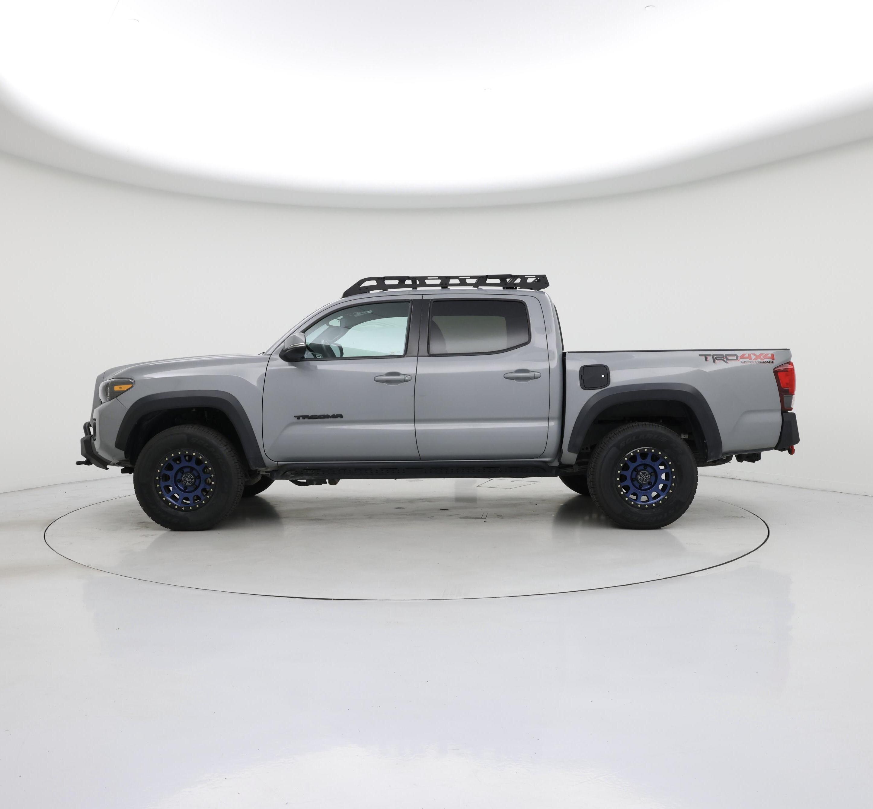 Thumbnail: 2018 Toyota Tacoma - 3