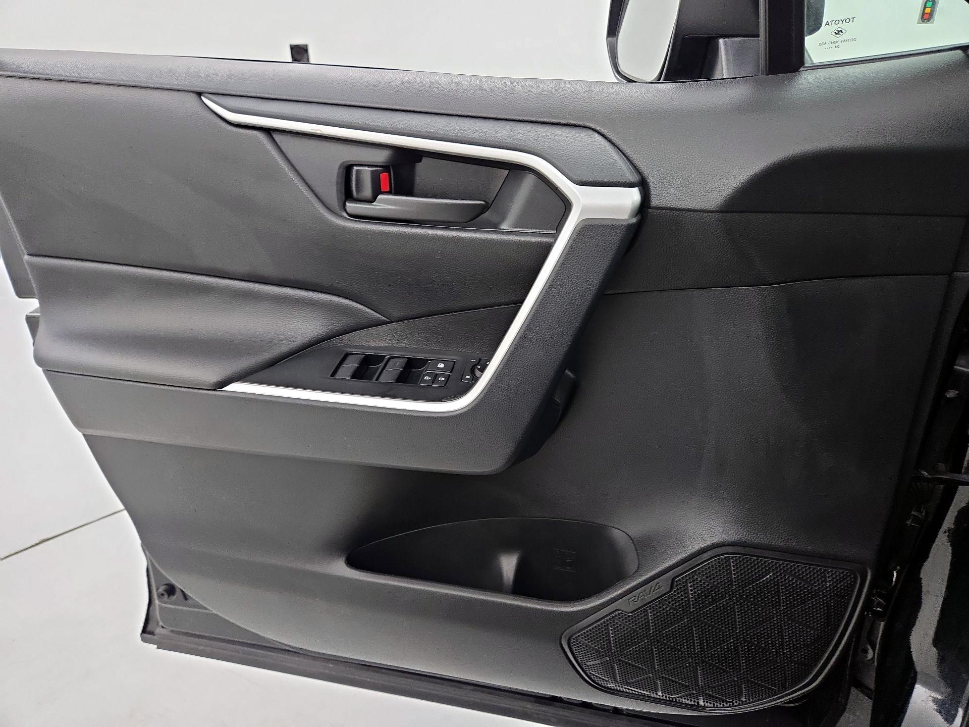 Thumbnail: 2025 Toyota RAV4 - 12