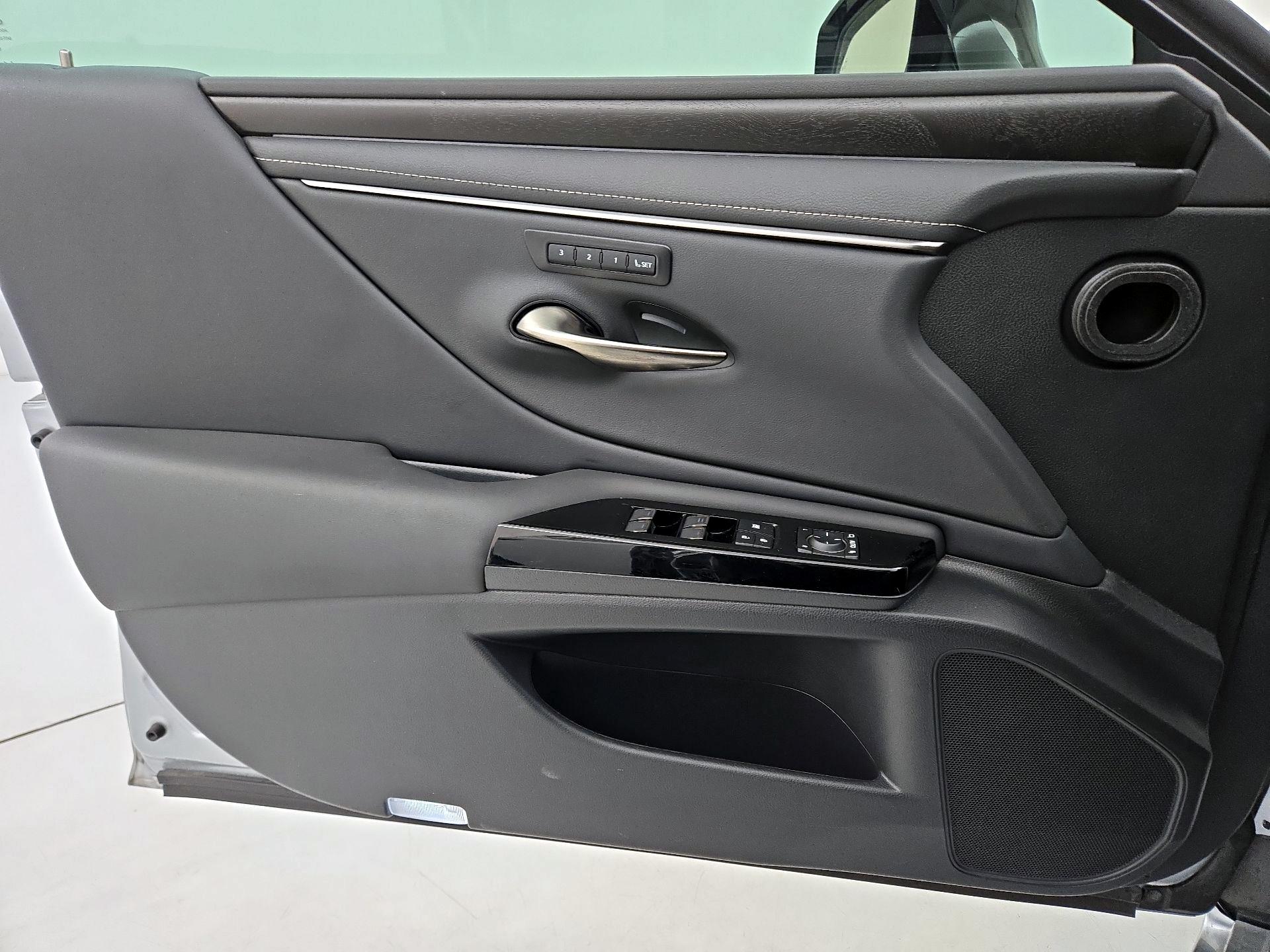 Thumbnail: 2024 Lexus ES - 12