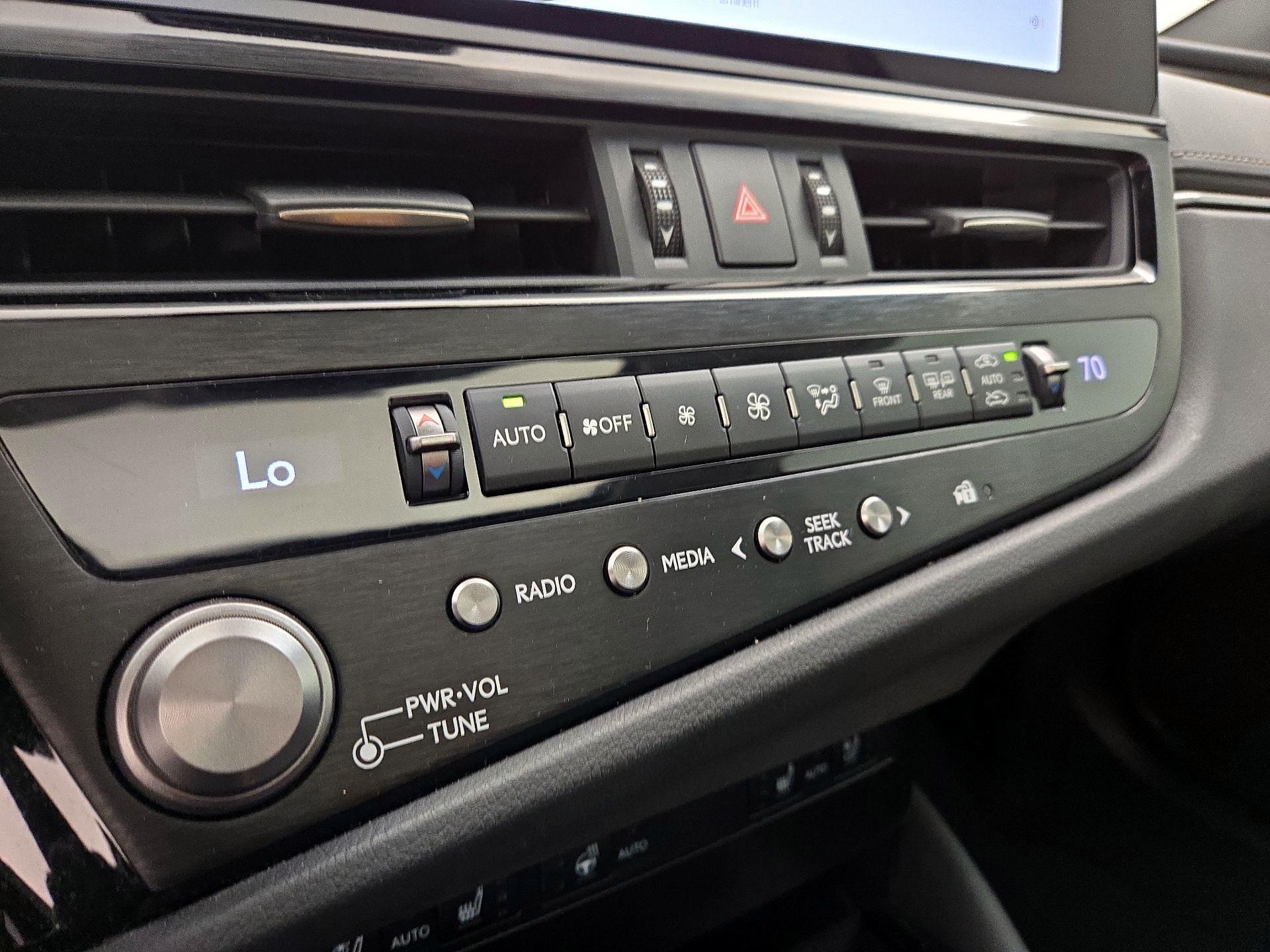 Thumbnail: 2024 Lexus ES - 17