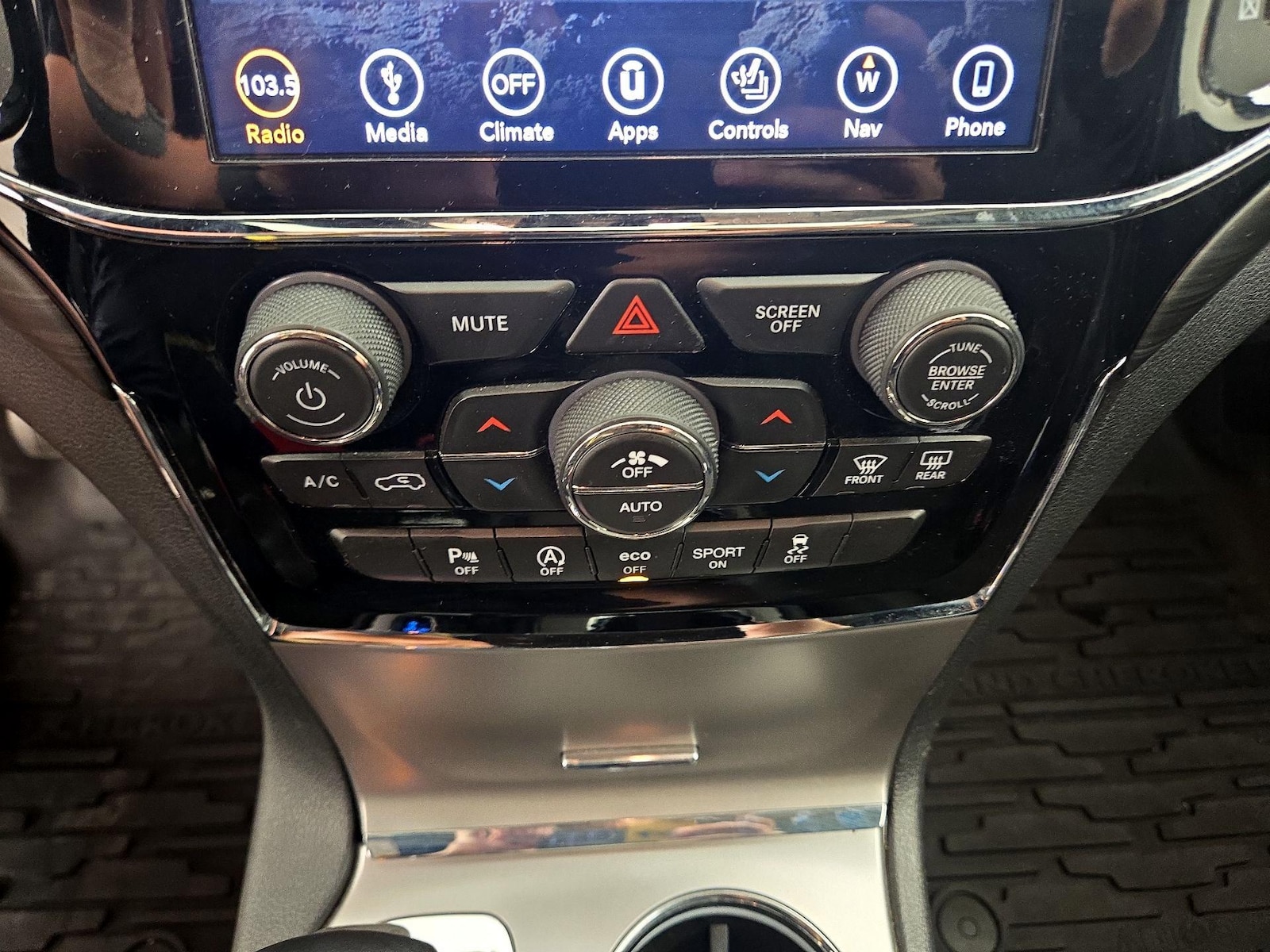 2019 Jeep Grand Cherokee Altitude - Photo 18