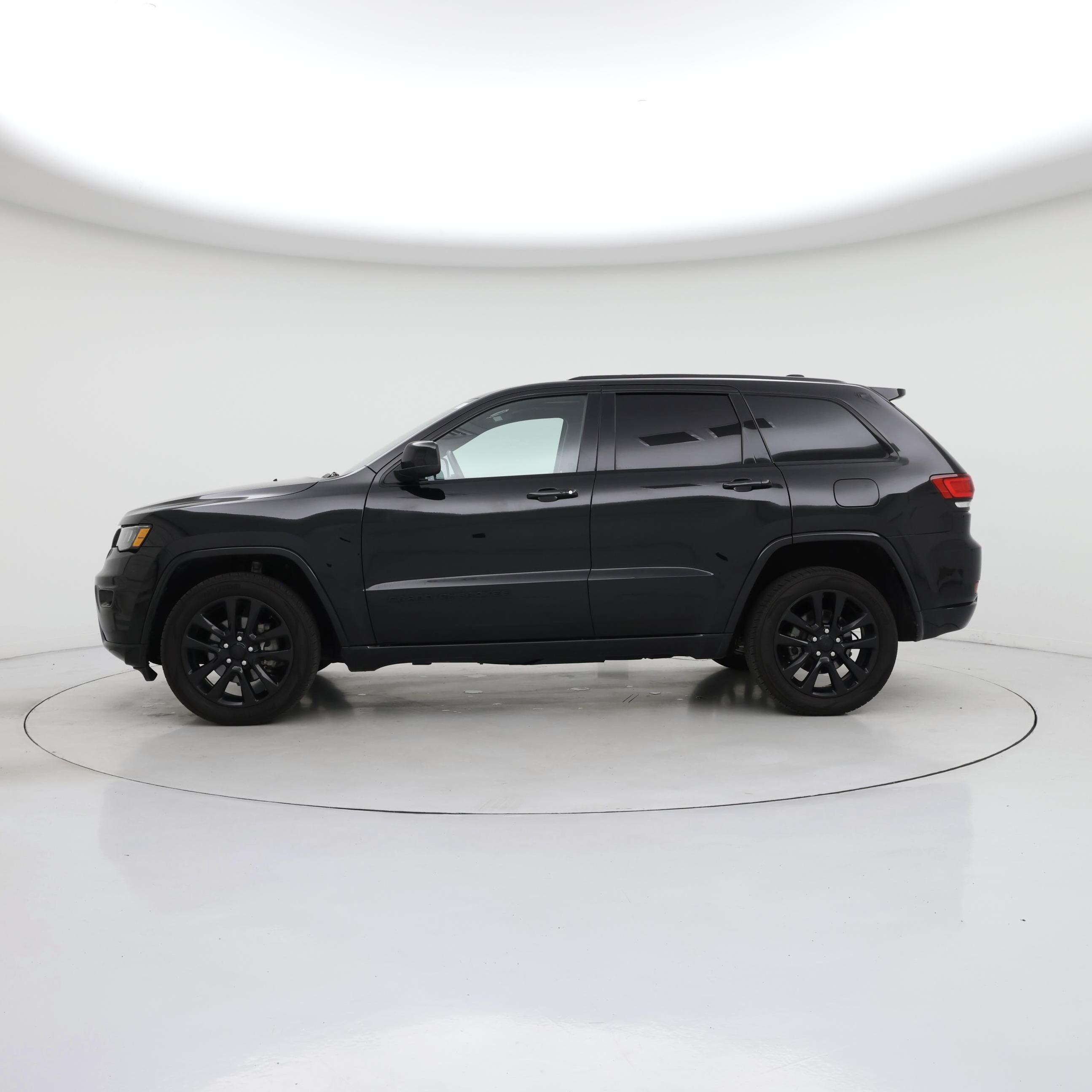 Thumbnail: 2019 Jeep Grand Cherokee - 3