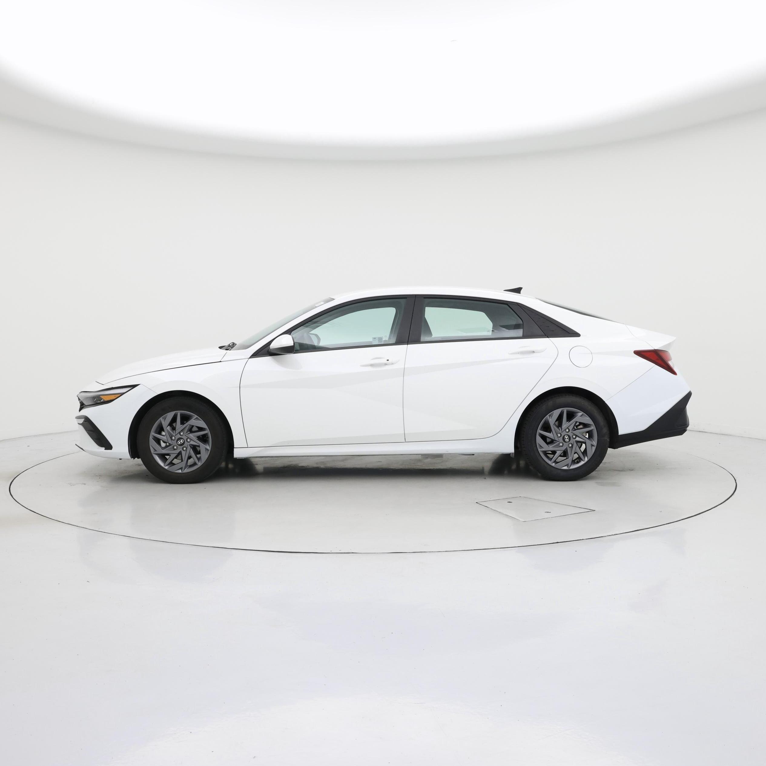 Thumbnail: 2024 Hyundai Elantra - 3