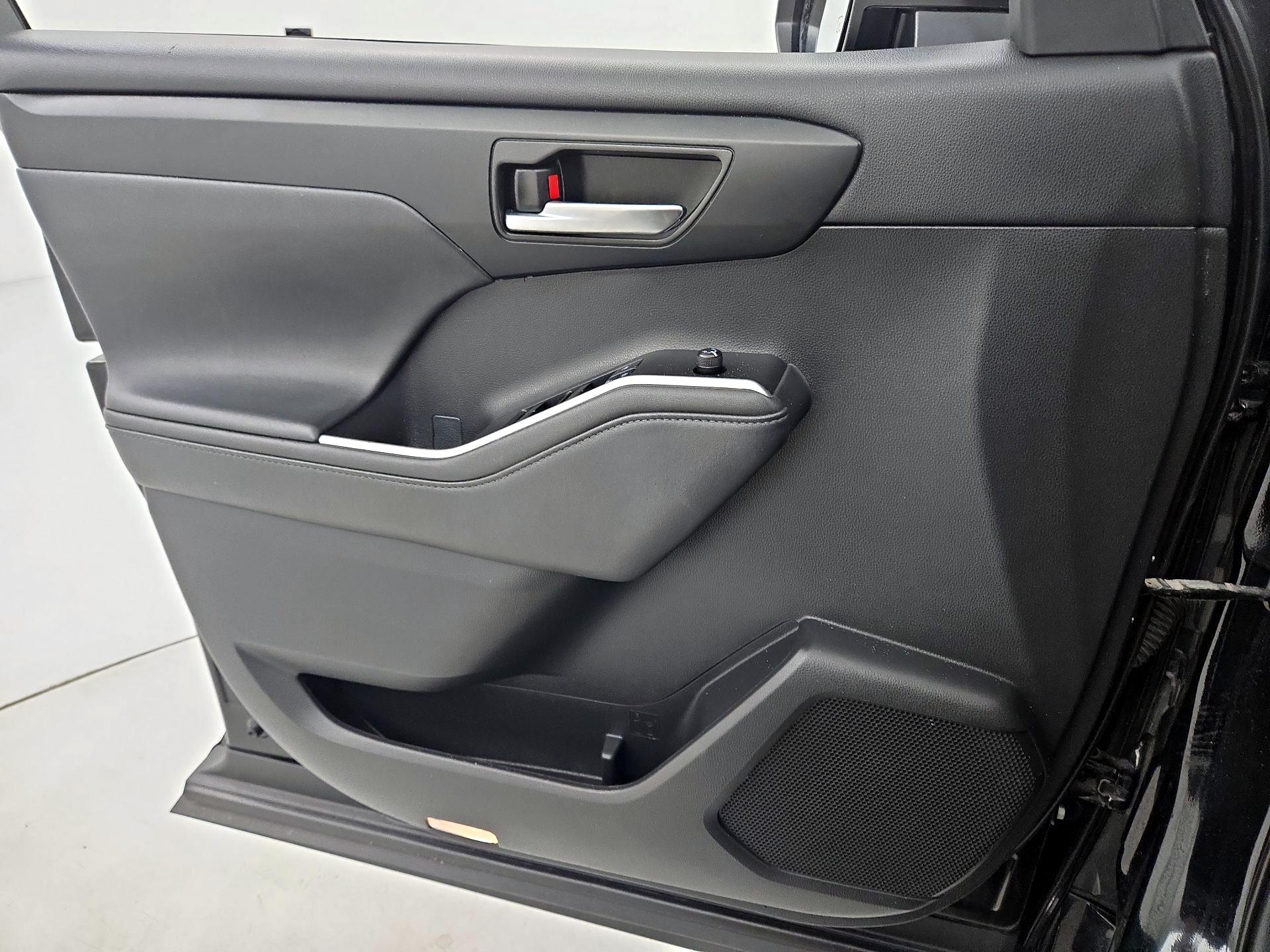 Thumbnail: 2021 Toyota Highlander - 12