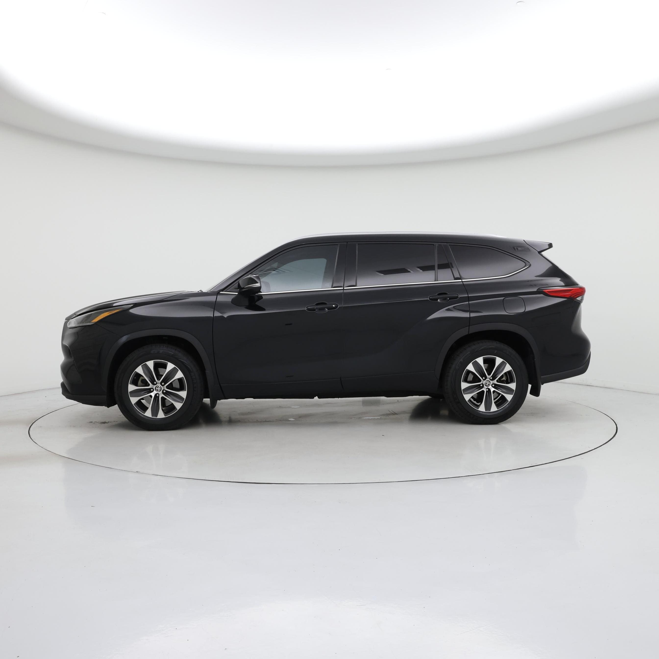 Thumbnail: 2021 Toyota Highlander - 3