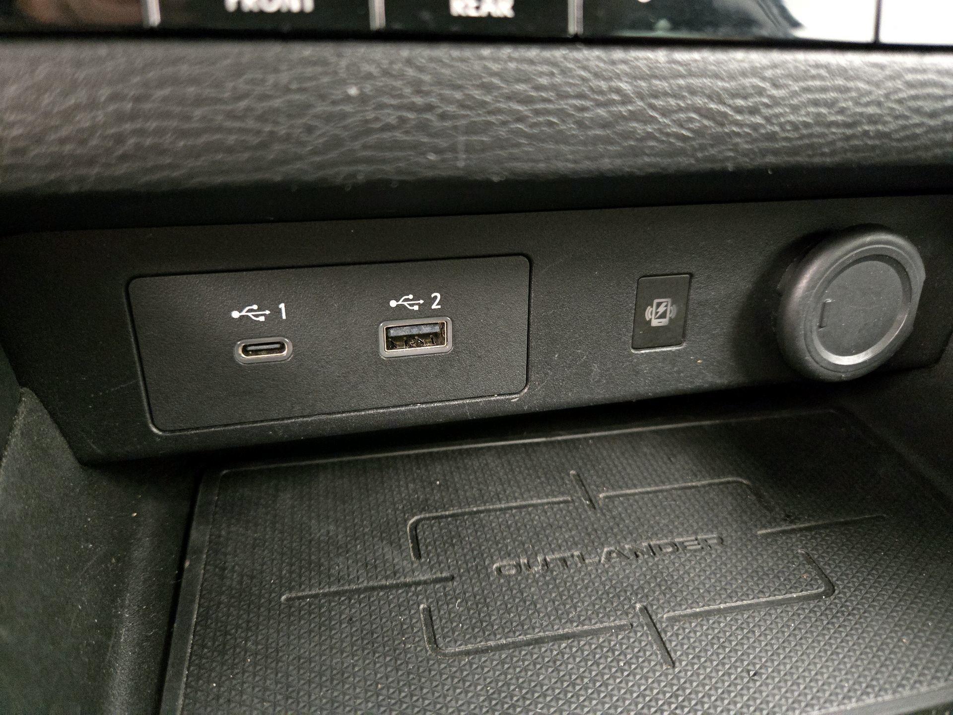 Thumbnail: 2022 Mitsubishi Outlander - 19