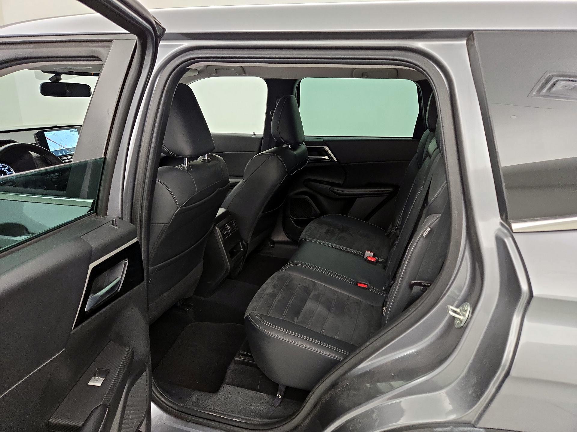 Thumbnail: 2022 Mitsubishi Outlander - 20