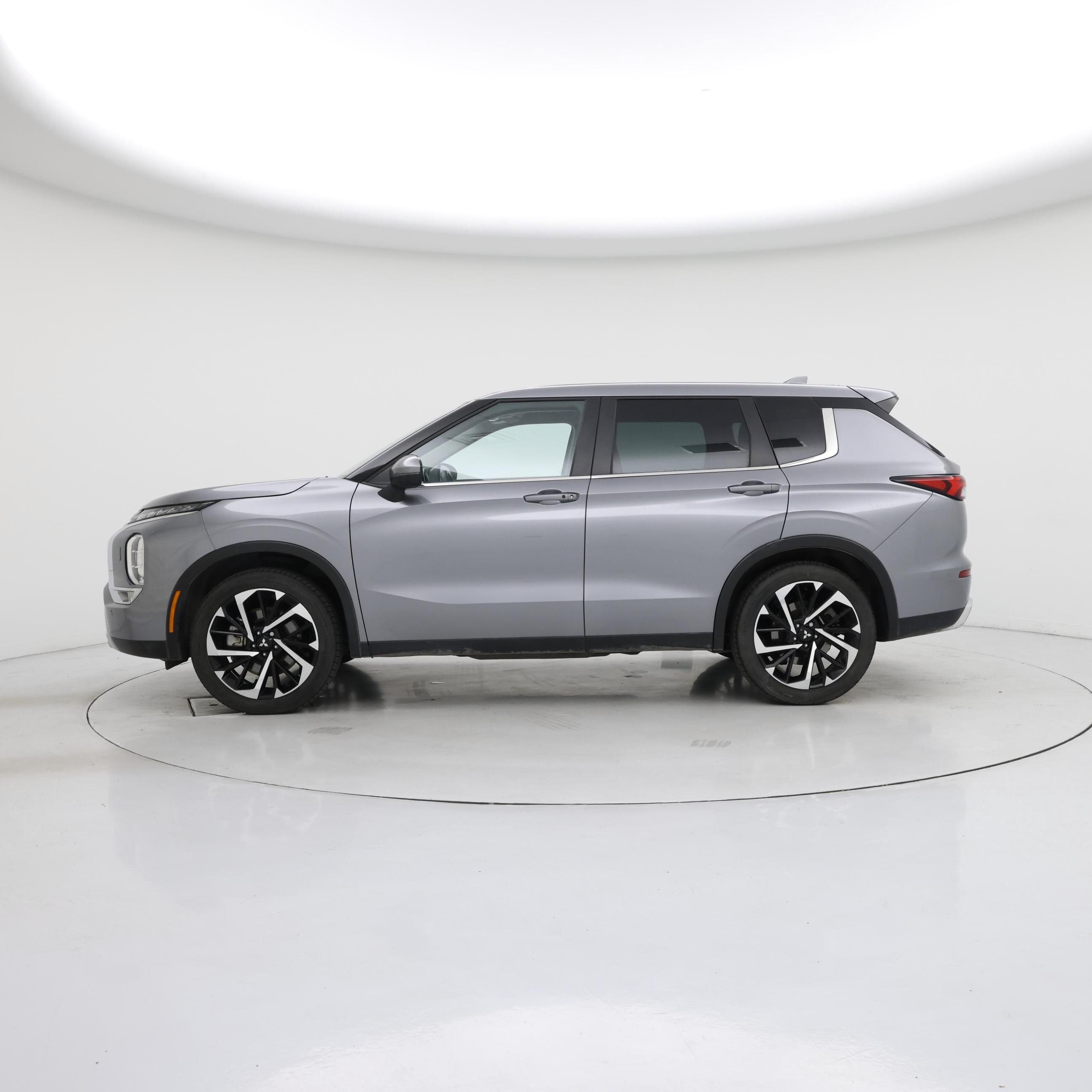 Thumbnail: 2022 Mitsubishi Outlander - 3