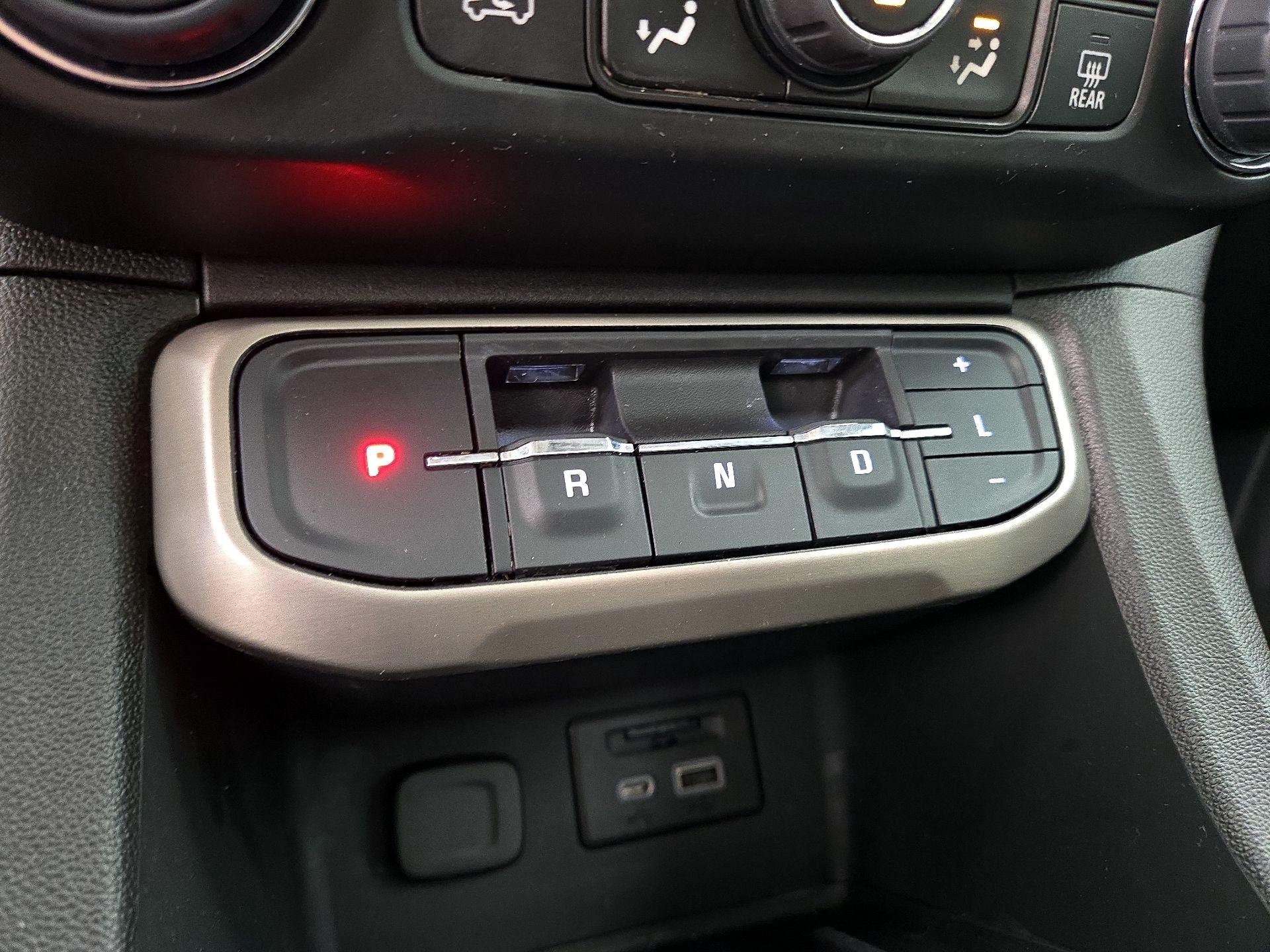 Thumbnail: 2023 GMC Acadia - 18