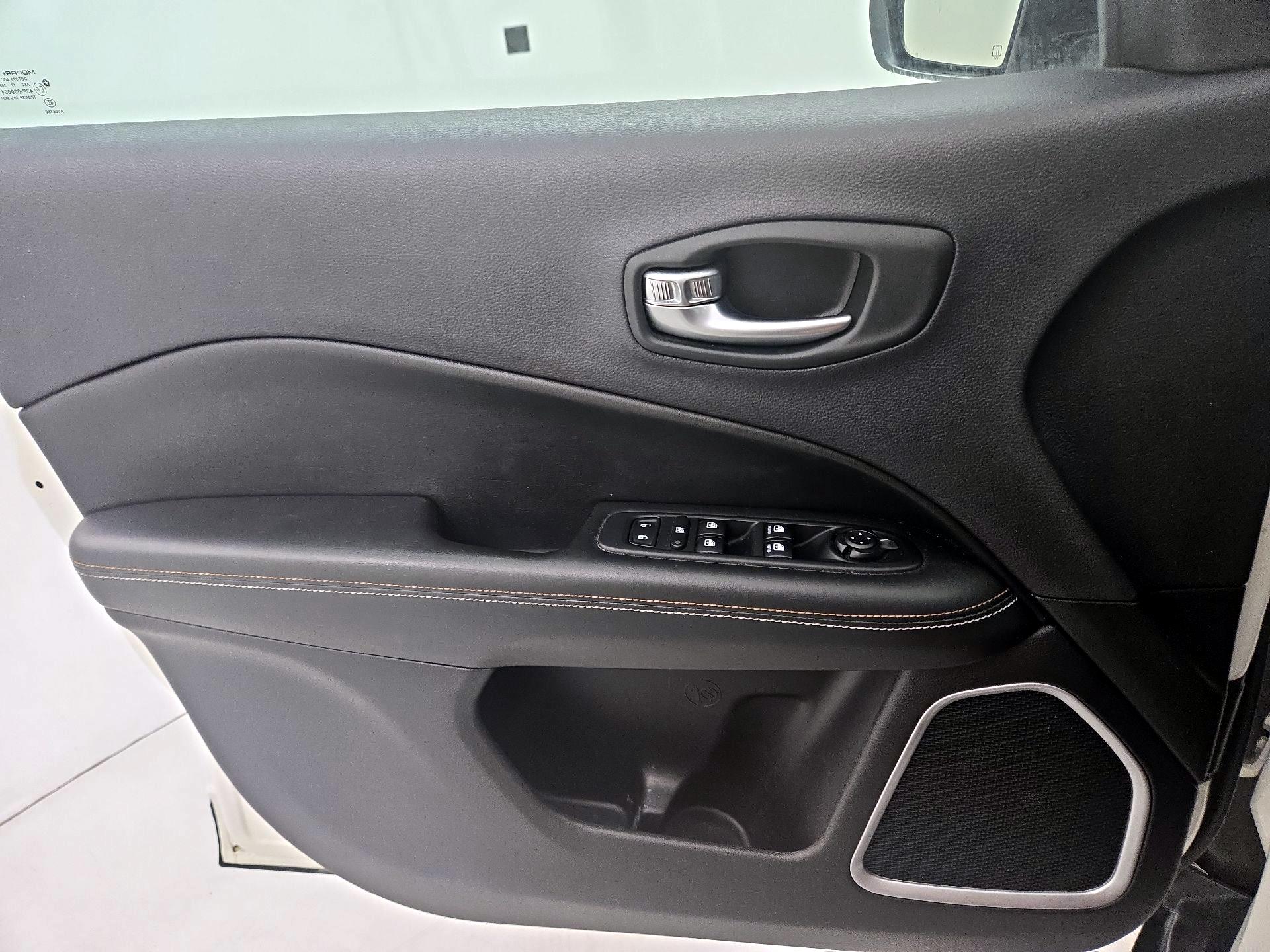 Thumbnail: 2018 Jeep Compass - 12