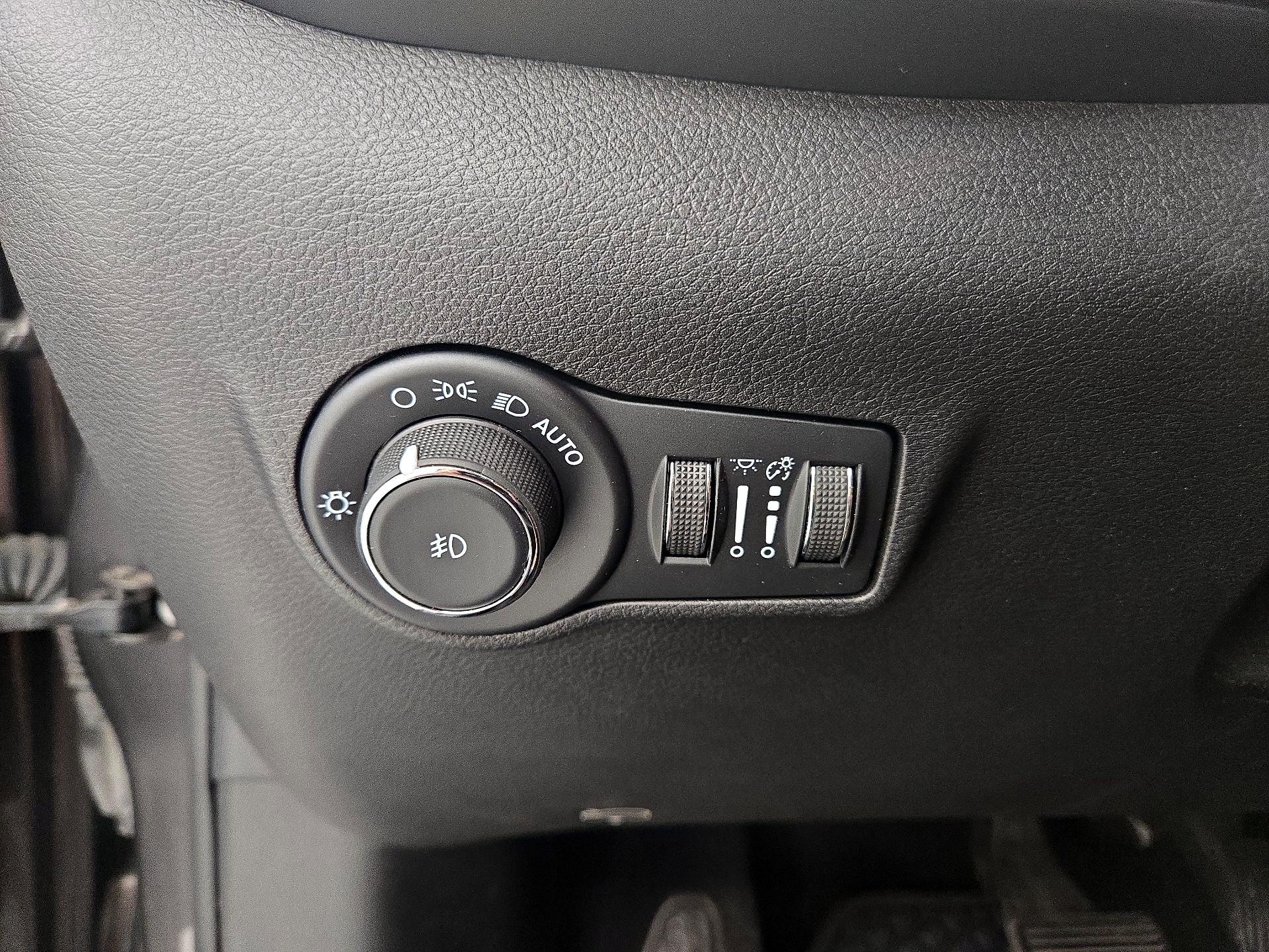 Thumbnail: 2023 Jeep Compass - 13