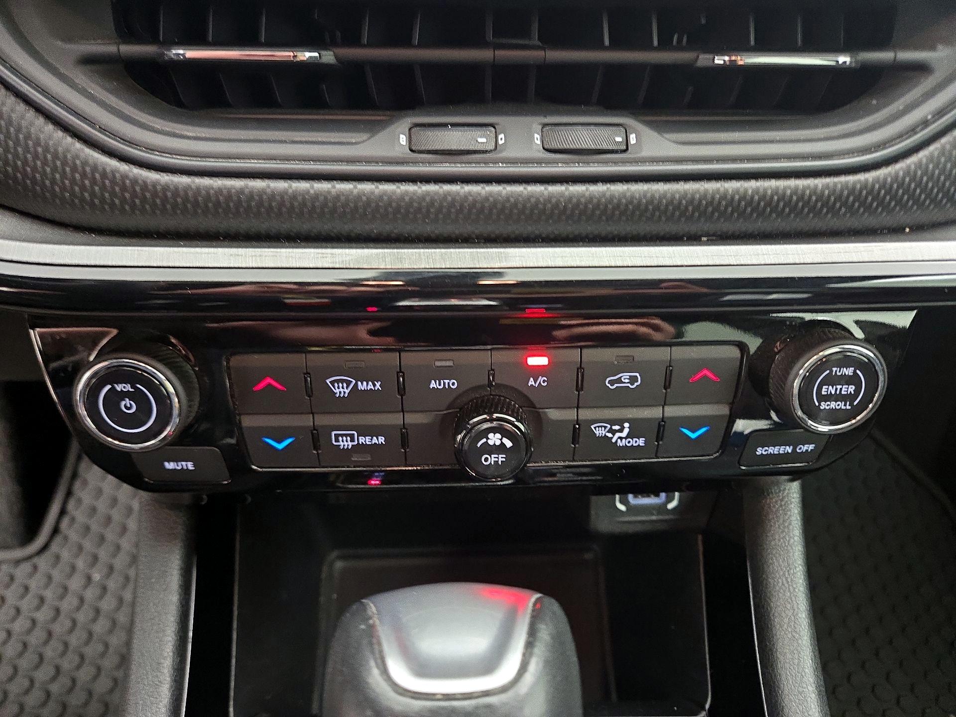 Thumbnail: 2023 Jeep Compass - 16