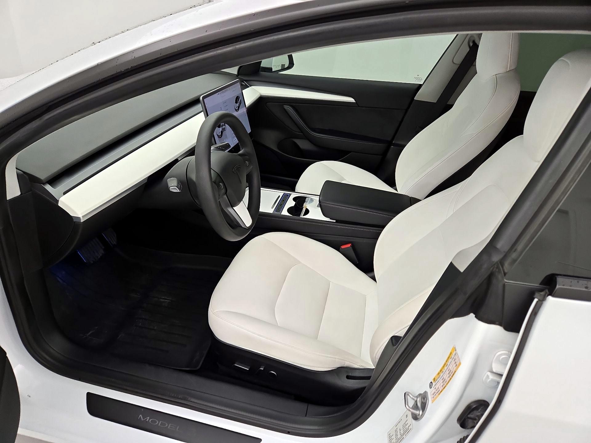 Thumbnail: 2022 Tesla Model 3 - 11