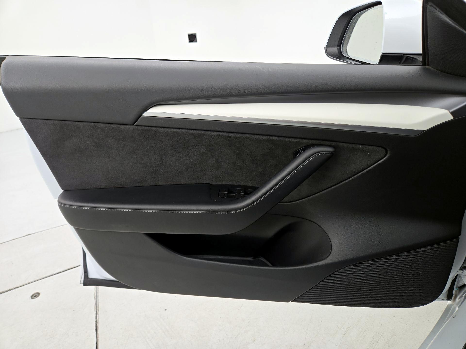 Thumbnail: 2022 Tesla Model 3 - 12