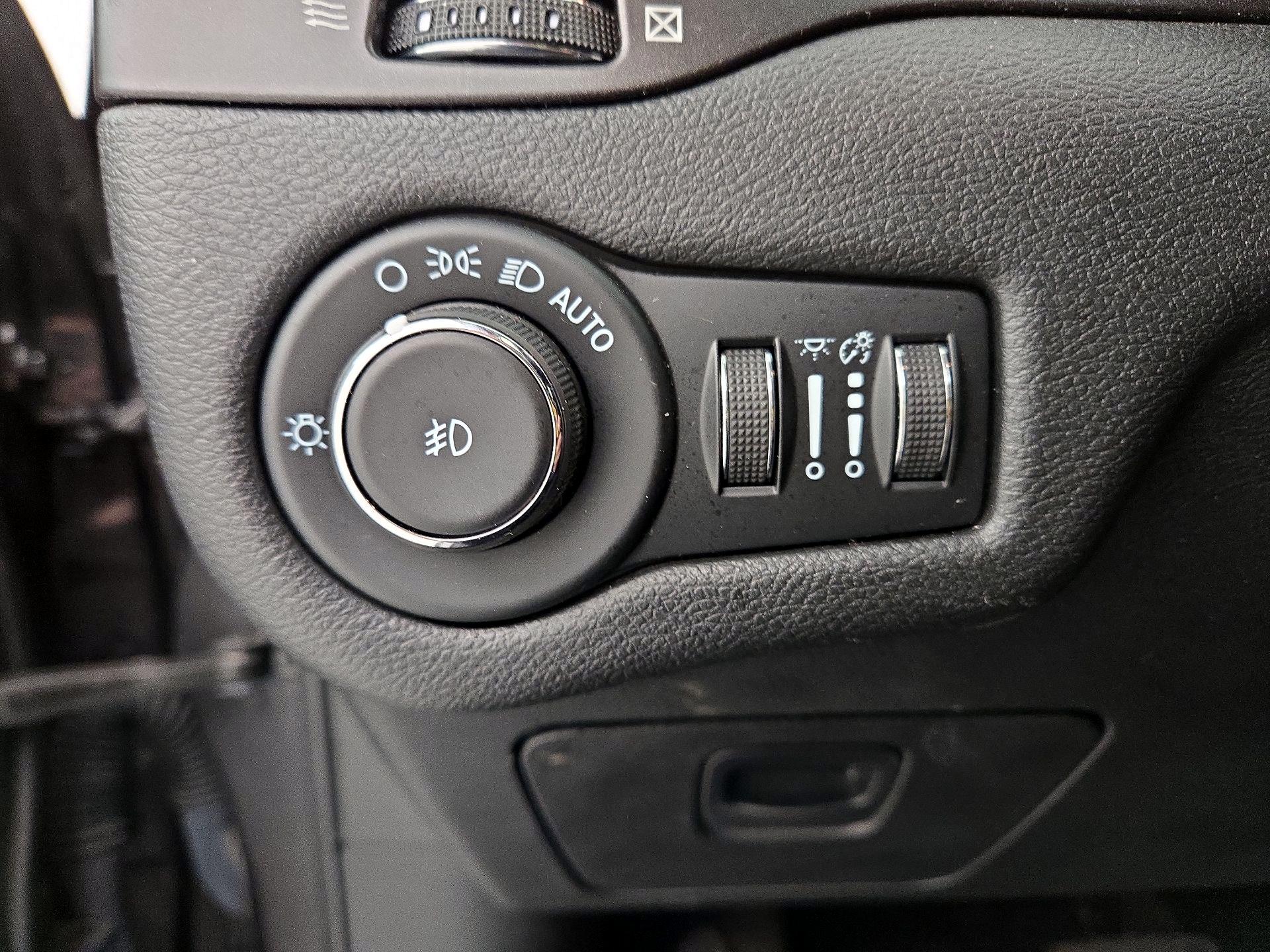 Thumbnail: 2022 Jeep Cherokee - 13