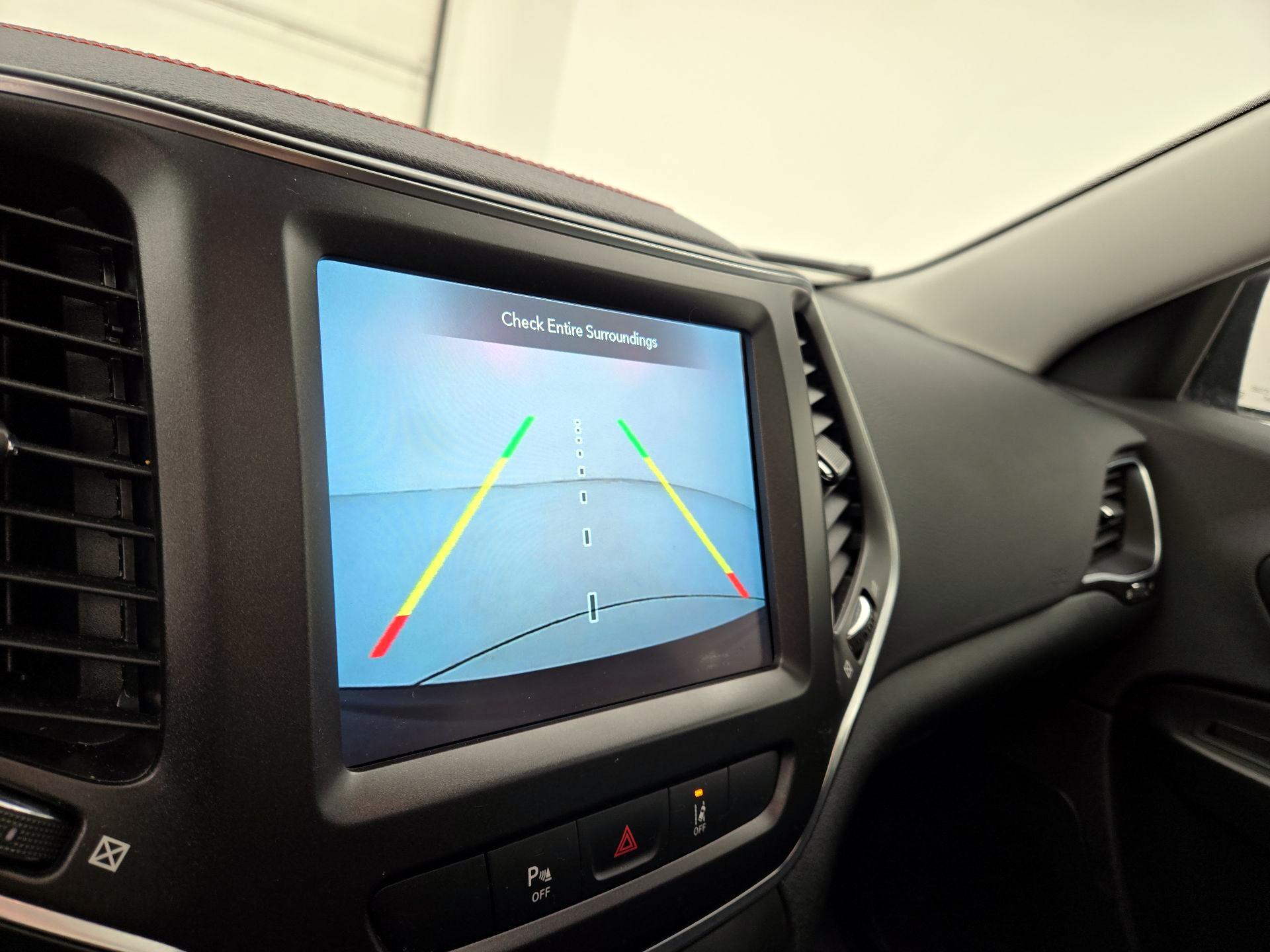 Thumbnail: 2022 Jeep Cherokee - 15