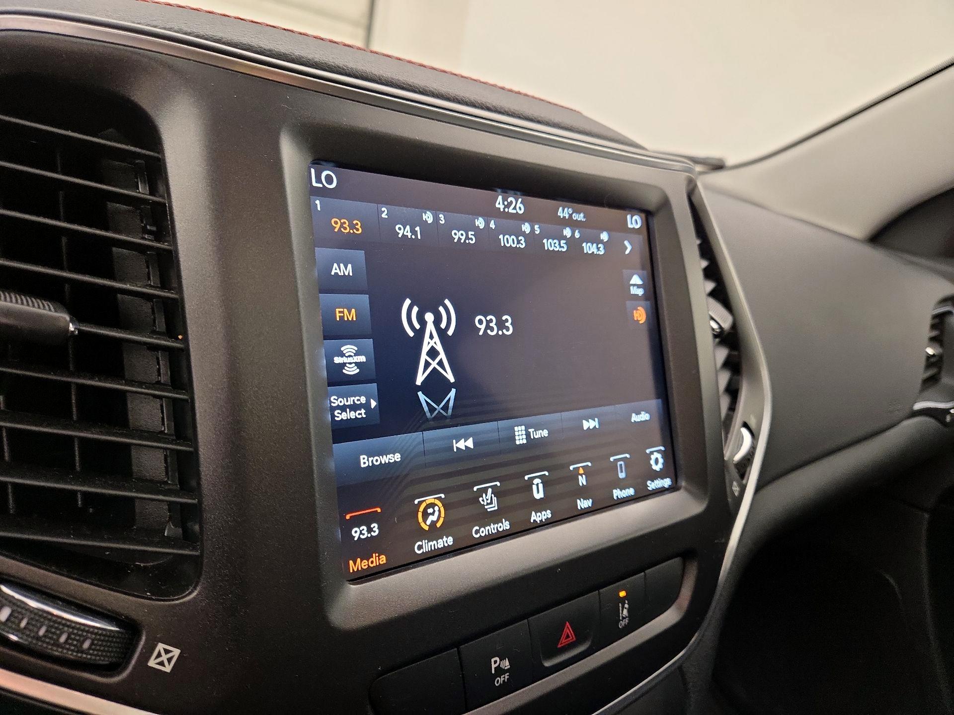 Thumbnail: 2022 Jeep Cherokee - 16