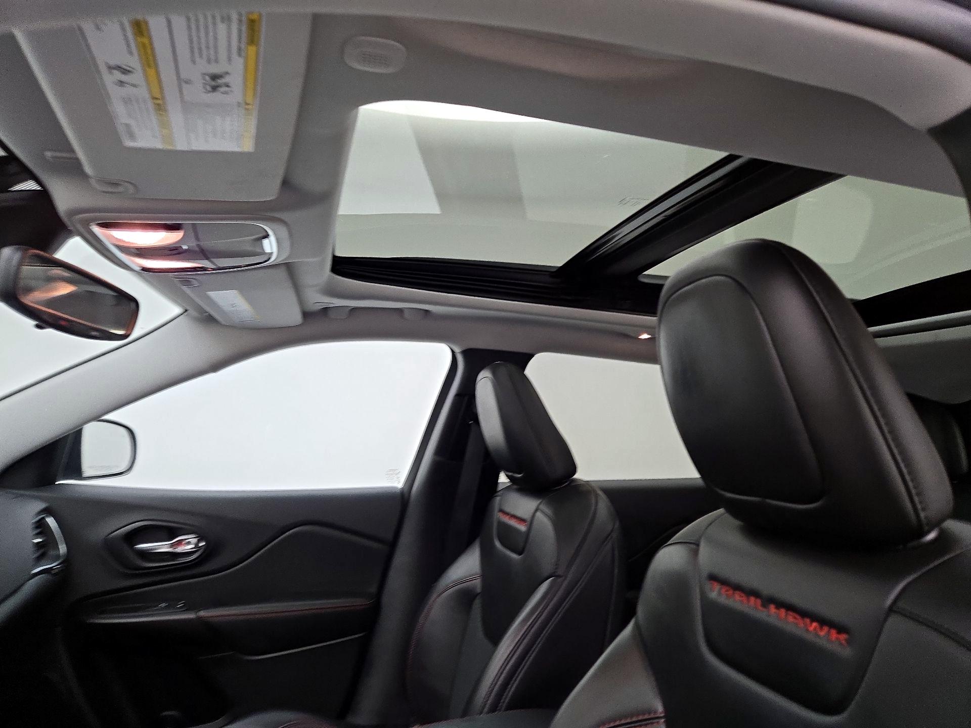 Thumbnail: 2022 Jeep Cherokee - 20