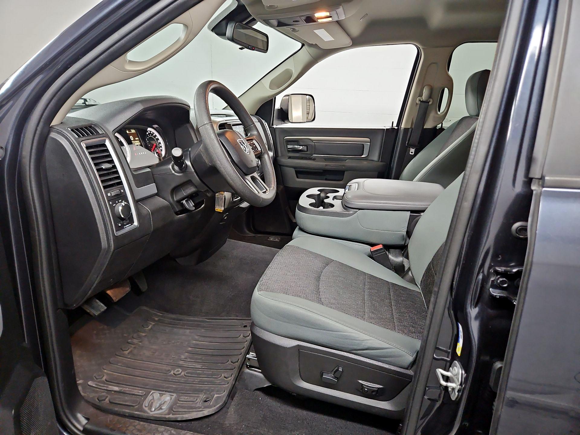 Thumbnail: 2020 RAM 1500 Classic - 11