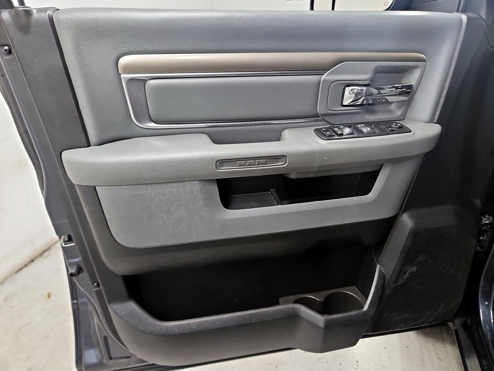 Thumbnail: 2020 RAM 1500 Classic - 12