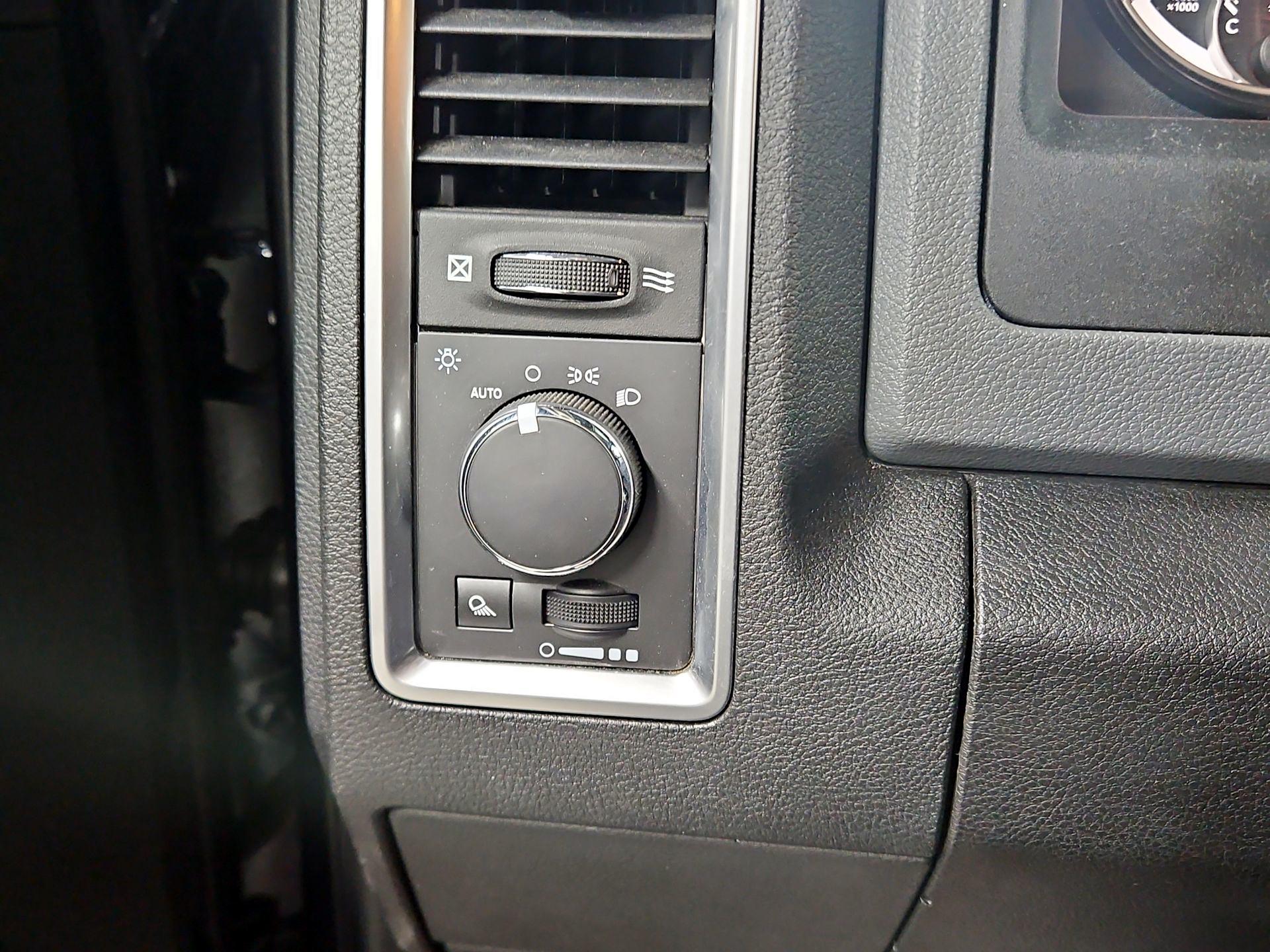 Thumbnail: 2020 RAM 1500 Classic - 13