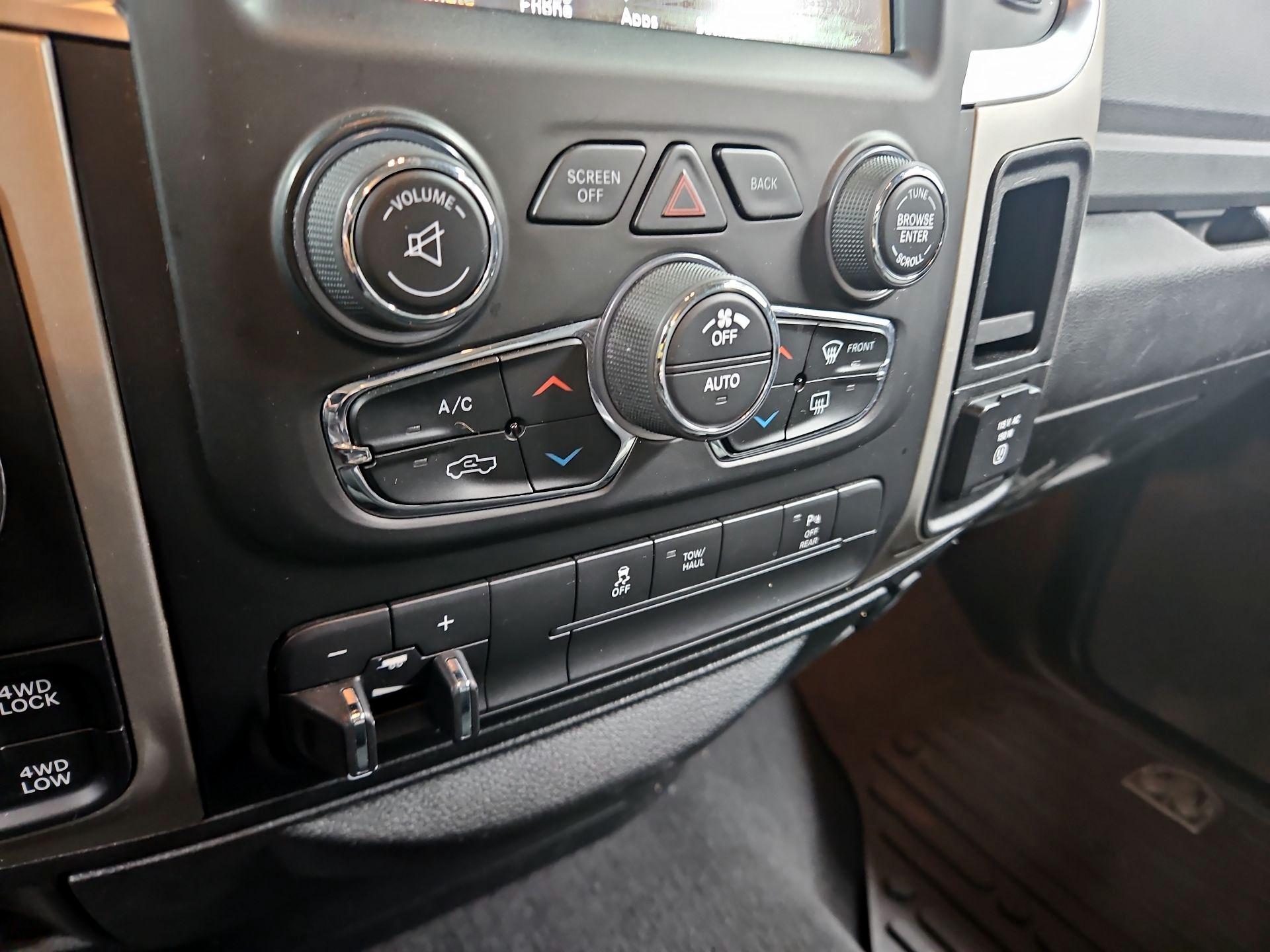 Thumbnail: 2020 RAM 1500 Classic - 16