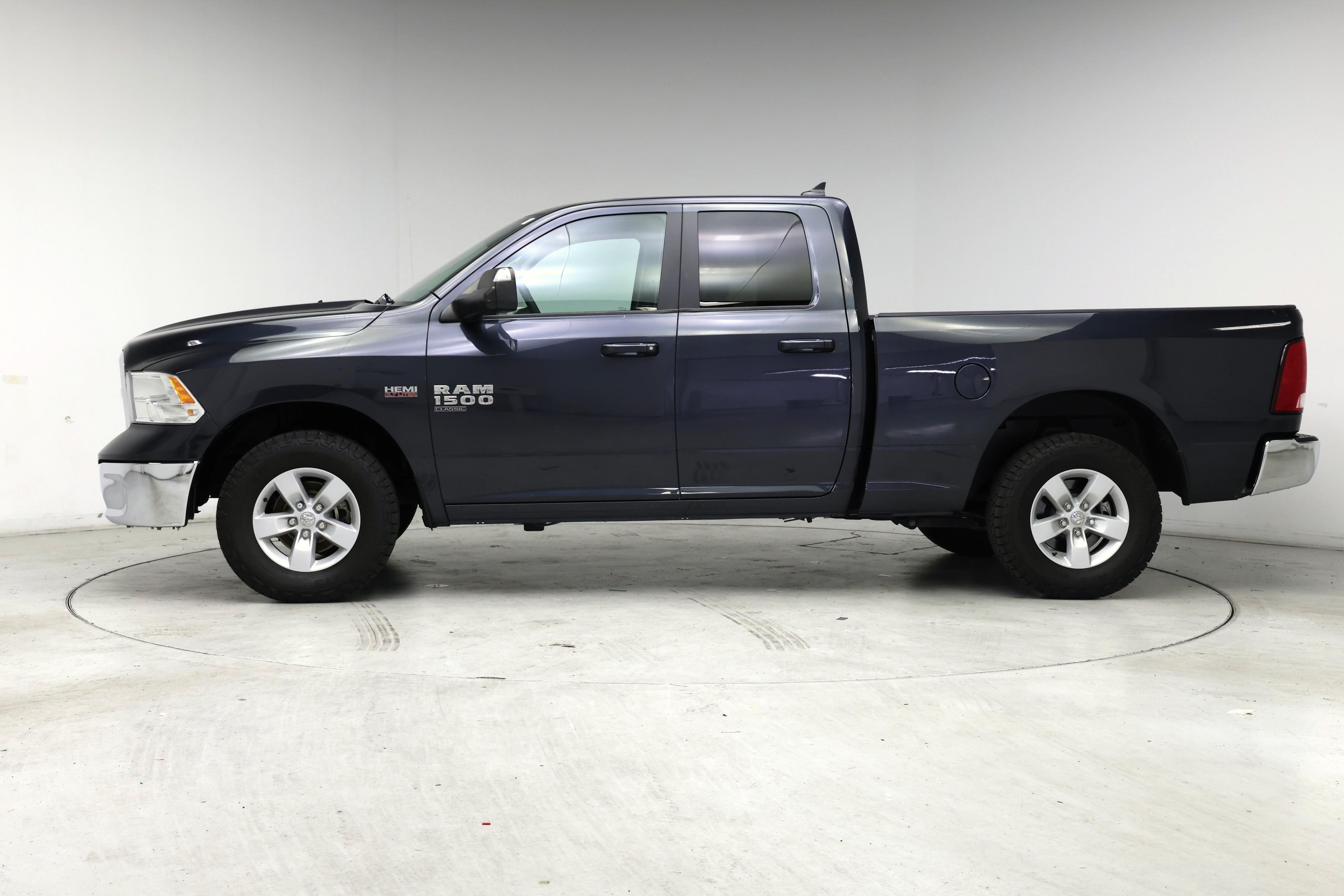 Thumbnail: 2020 RAM 1500 Classic - 3