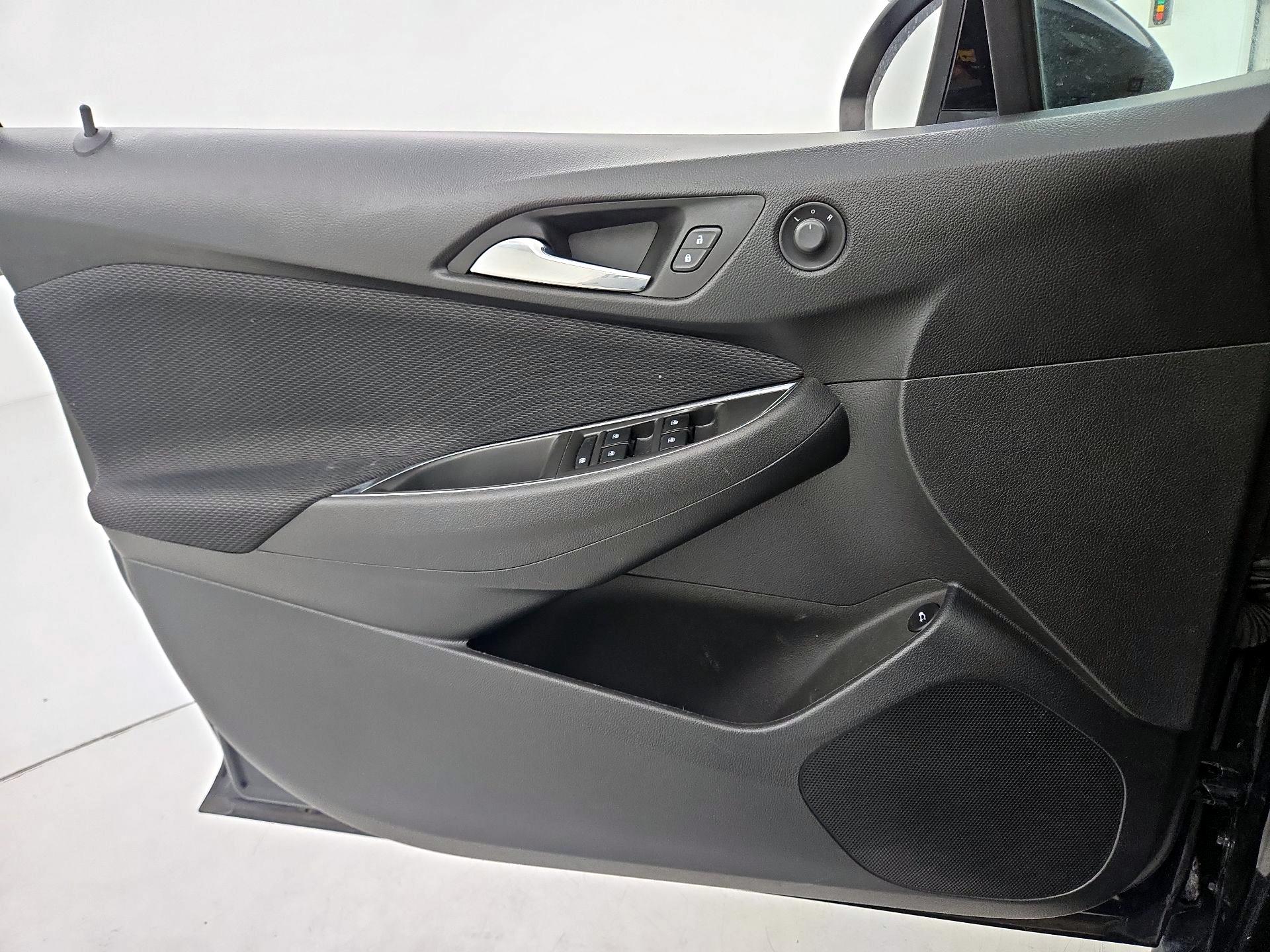 Thumbnail: 2016 Chevrolet Cruze - 12