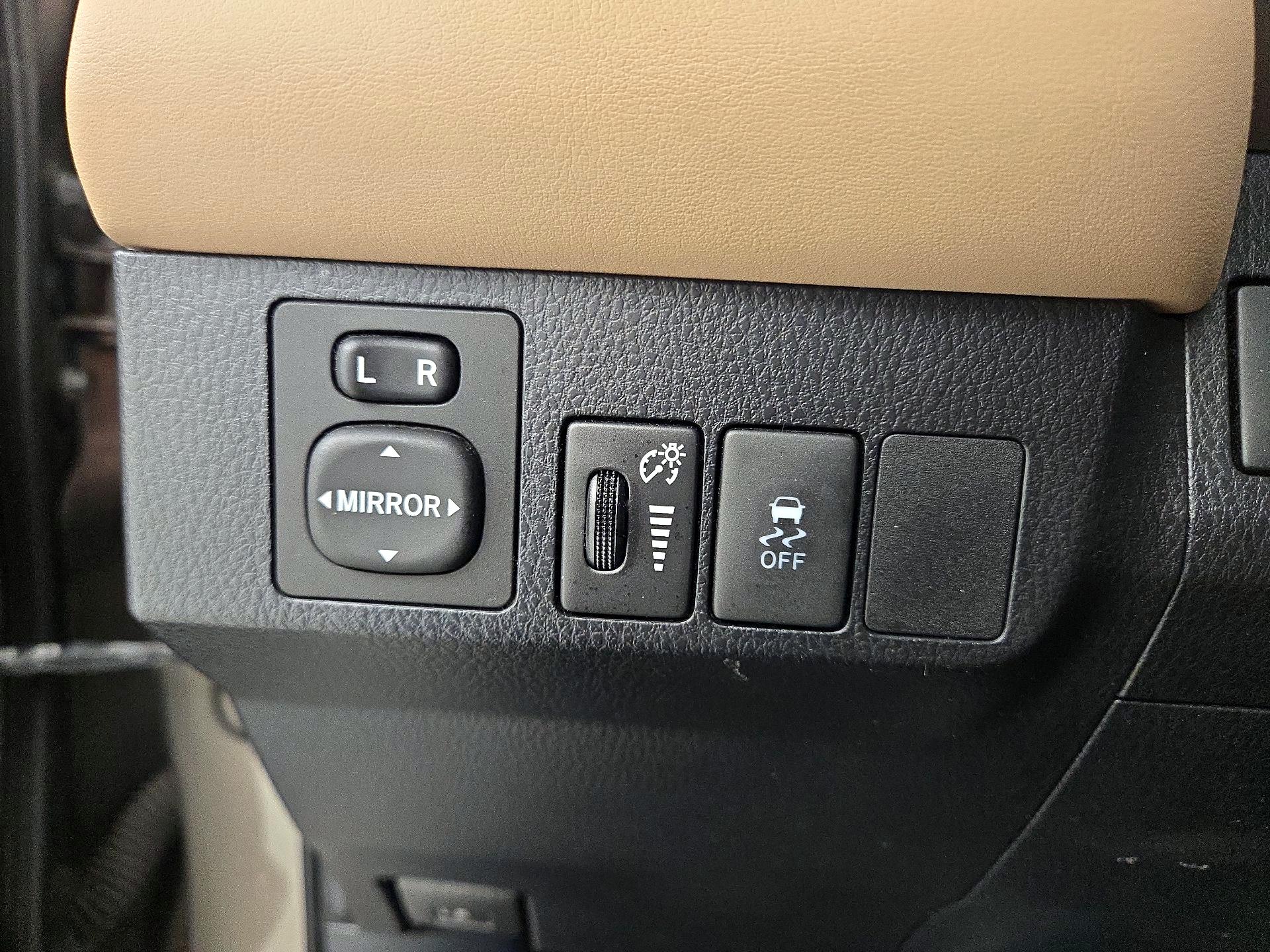 Thumbnail: 2014 Toyota RAV4 - 13