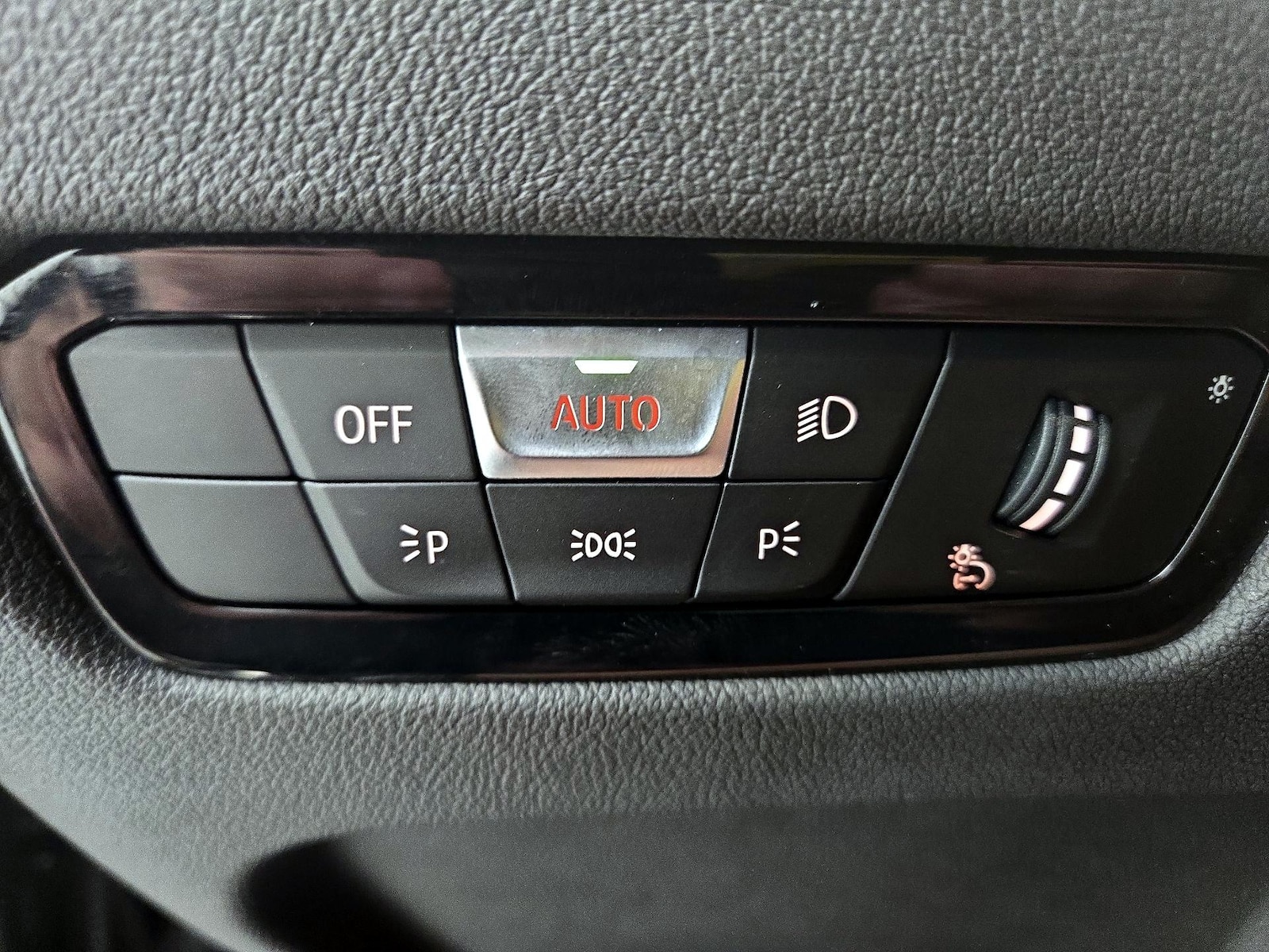 2023 BMW 3 Series 330i - Photo 14