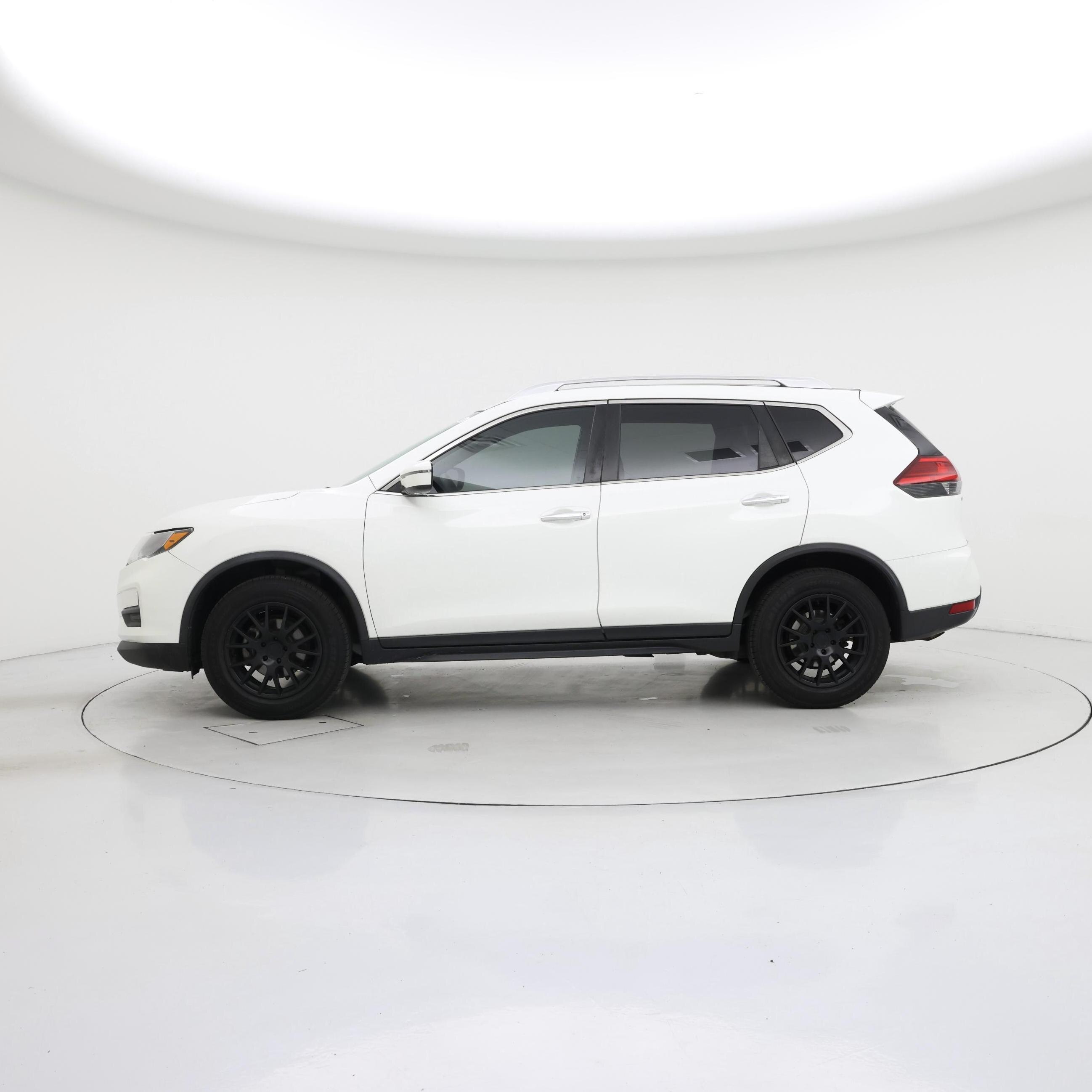 Thumbnail: 2017 Nissan Rogue - 3