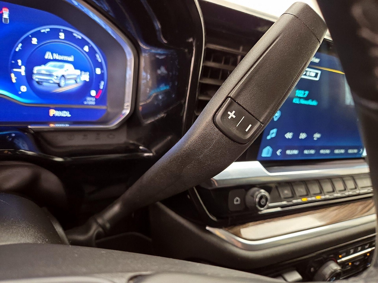 2024 Chevrolet Silverado 1500 LT - Photo 18