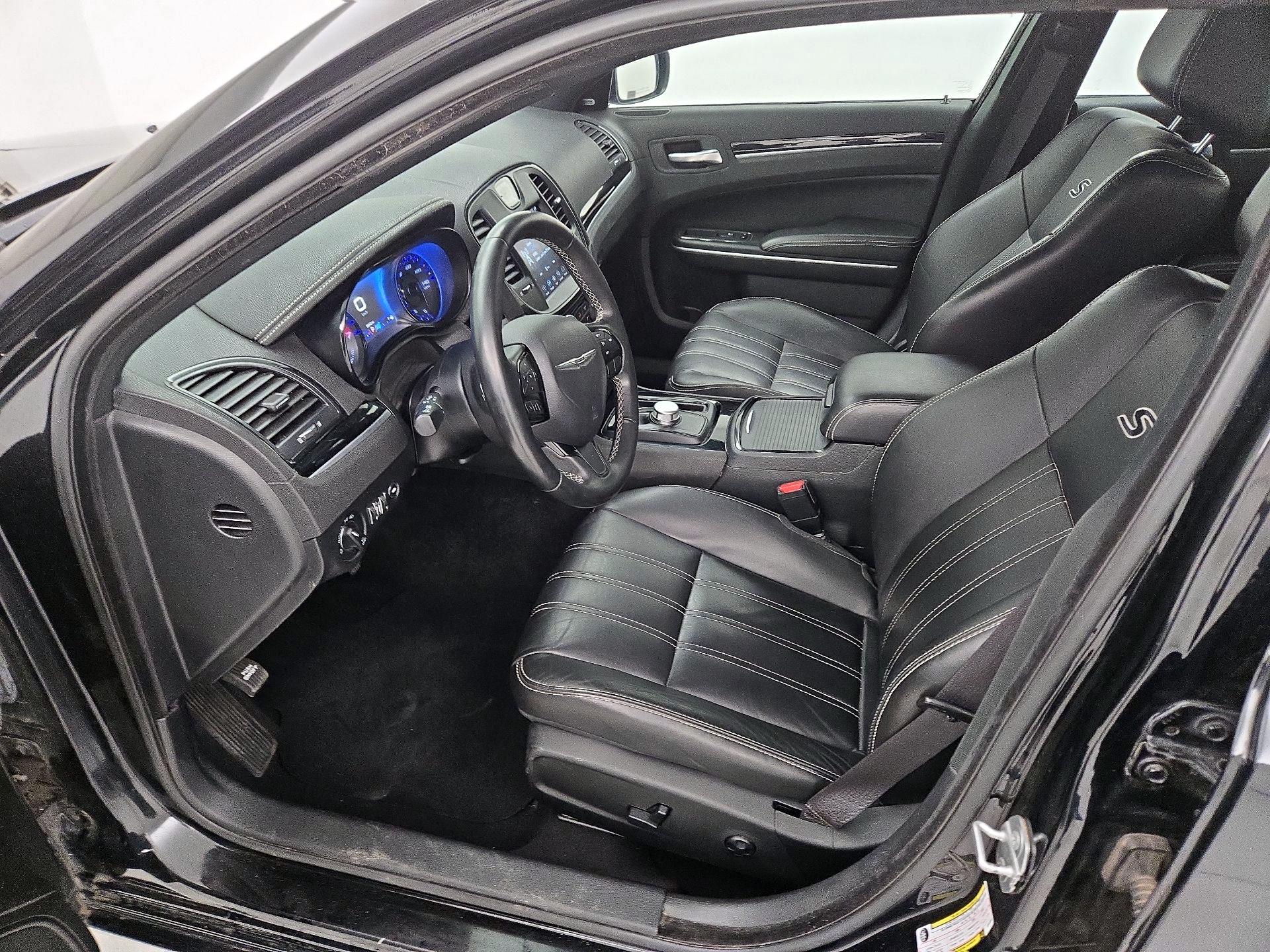 Thumbnail: 2019 Chrysler 300 - 11