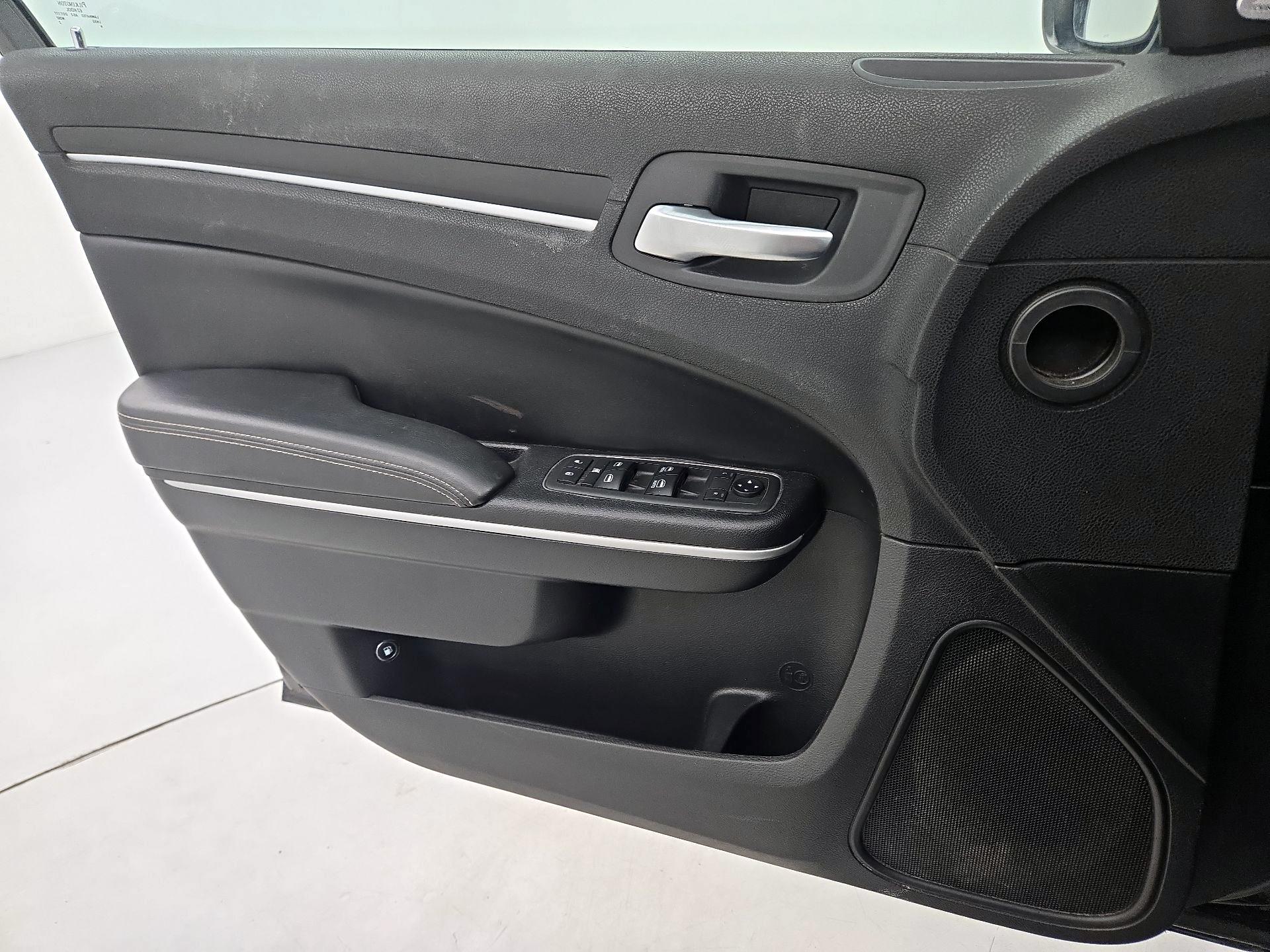 Thumbnail: 2019 Chrysler 300 - 12