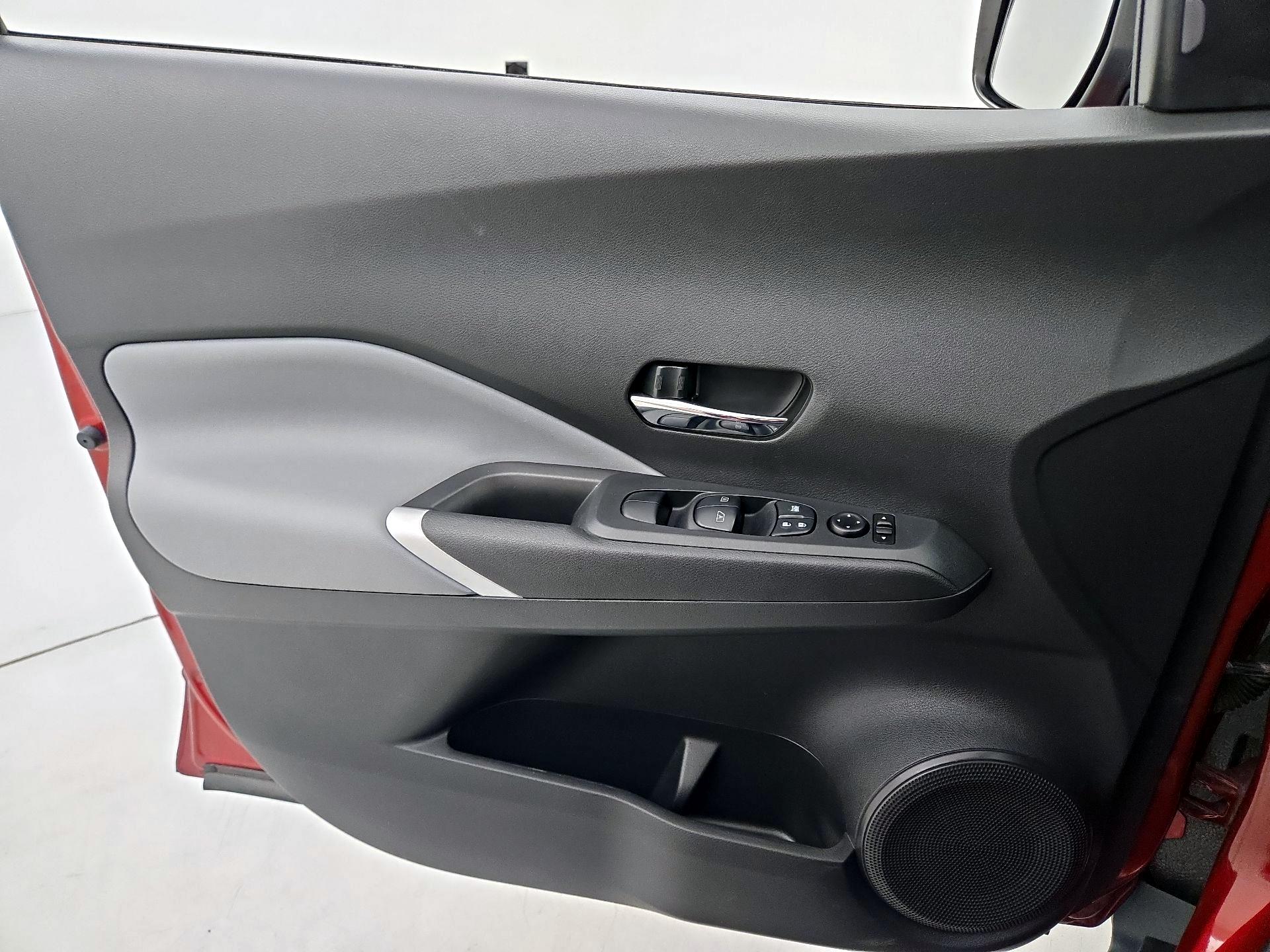 Thumbnail: 2021 Nissan Kicks - 12