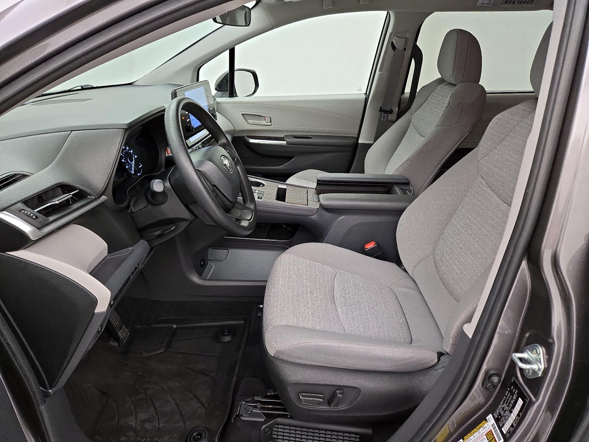 Thumbnail: 2023 Toyota Sienna - 11