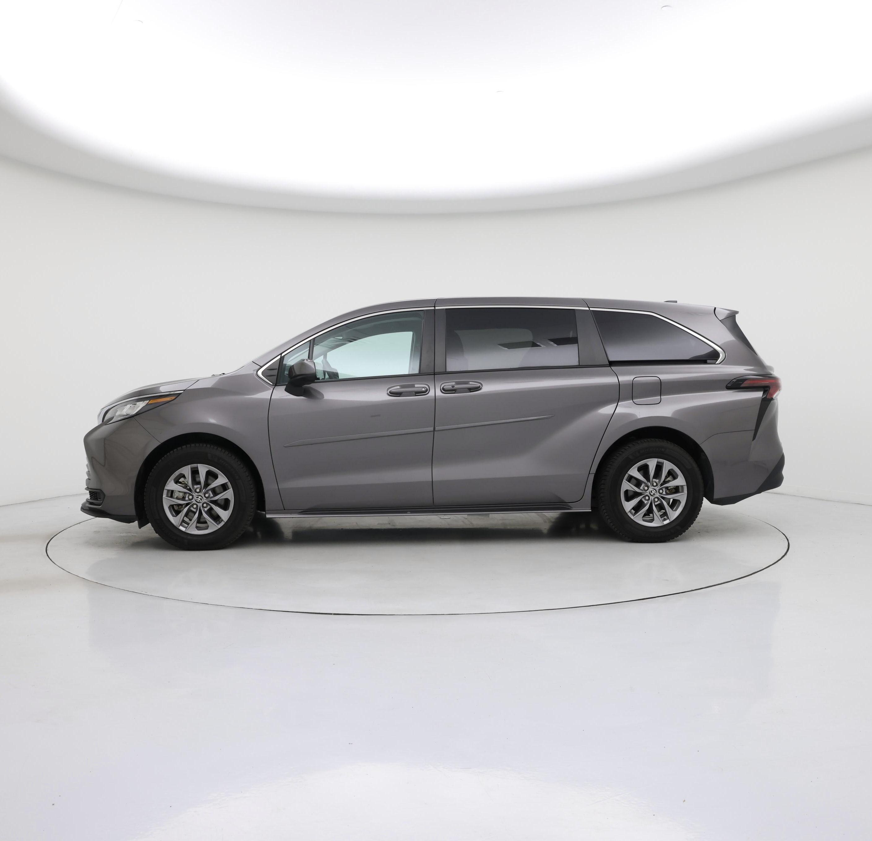 Thumbnail: 2023 Toyota Sienna - 3