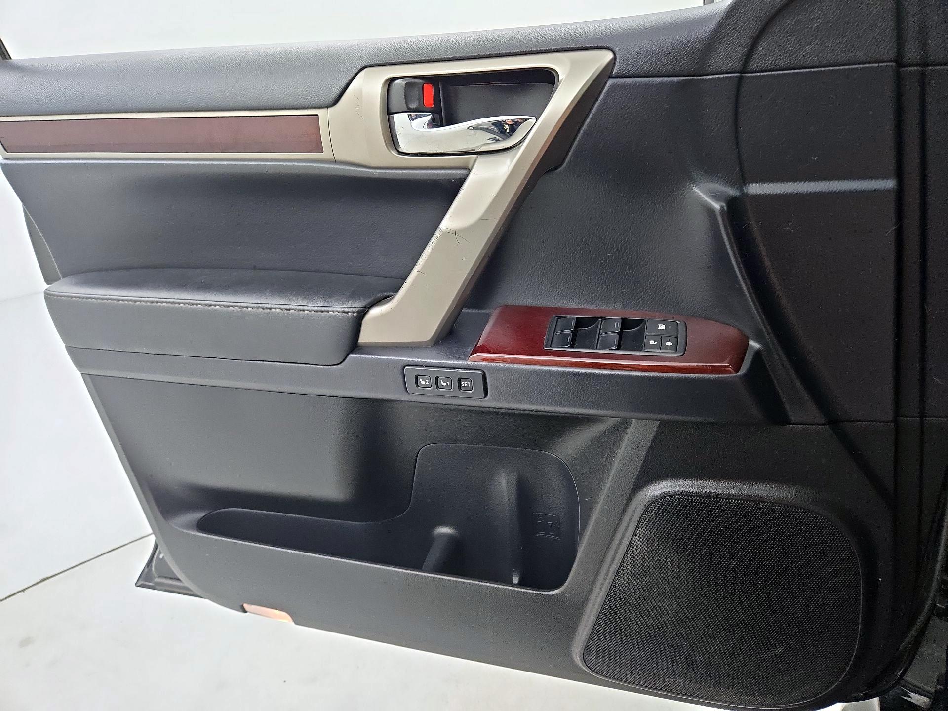 Thumbnail: 2016 Lexus GX - 12