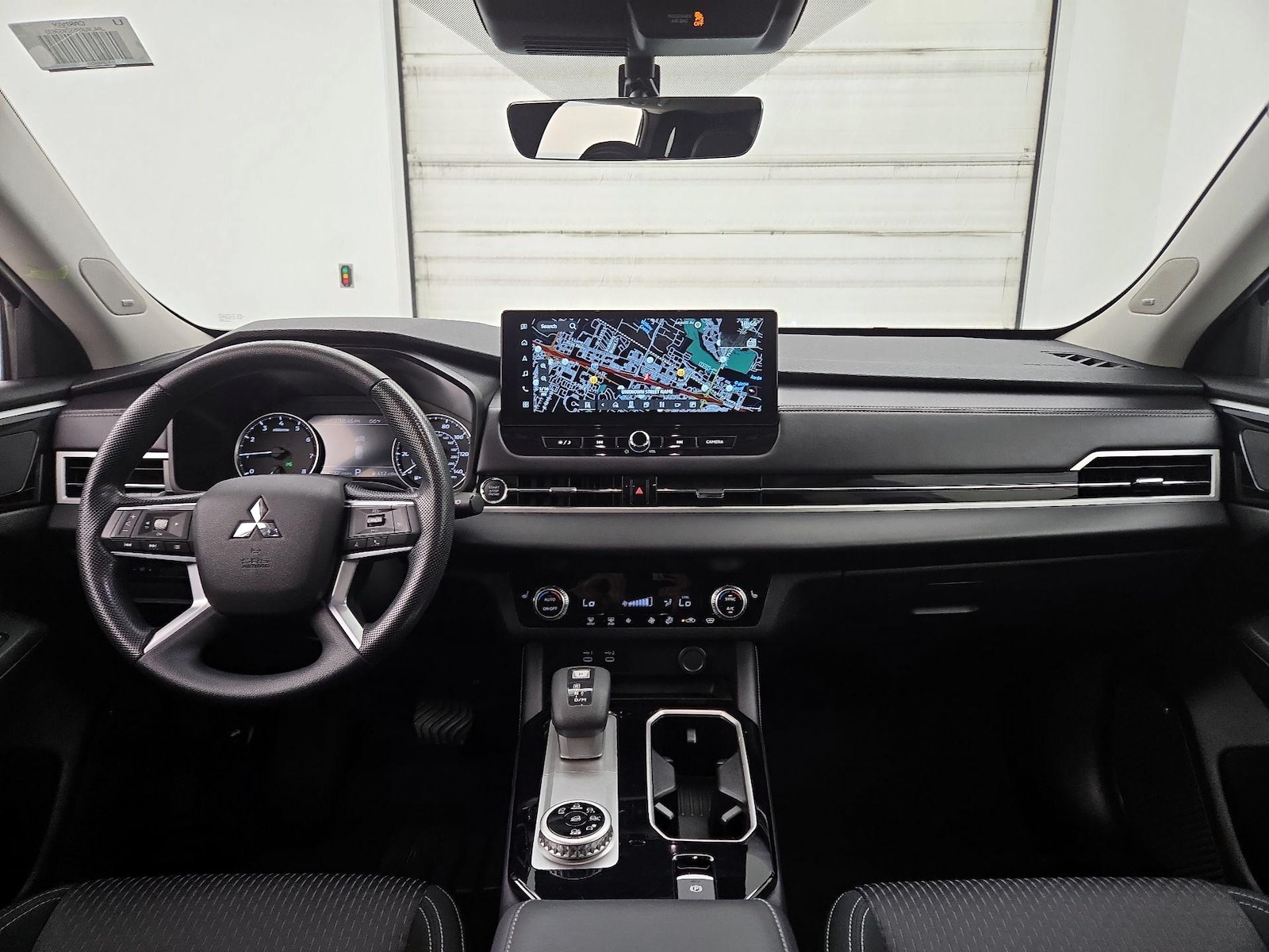 2025 Mitsubishi Outlander ES - Photo 10
