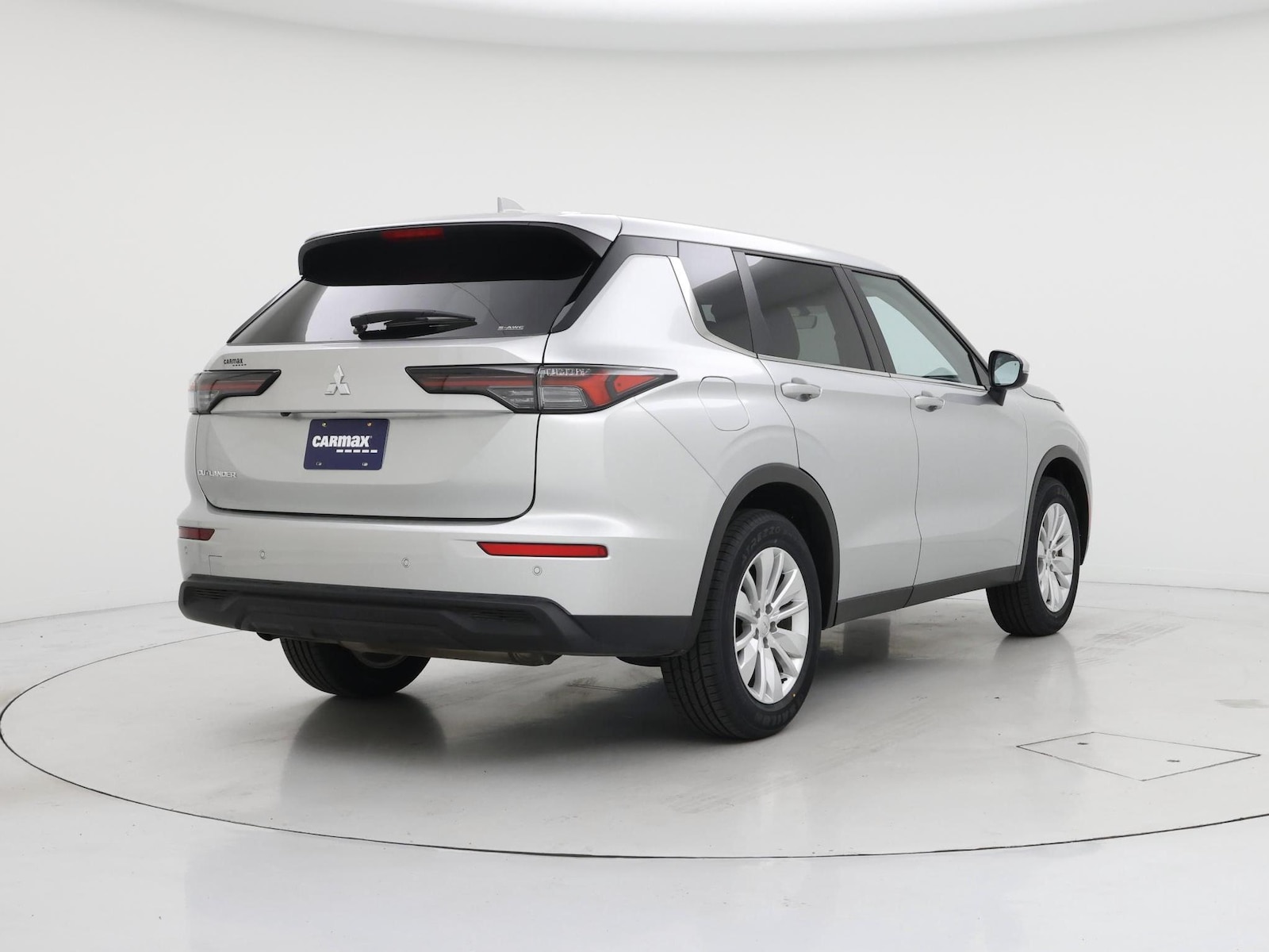 2025 Mitsubishi Outlander ES - Photo 9