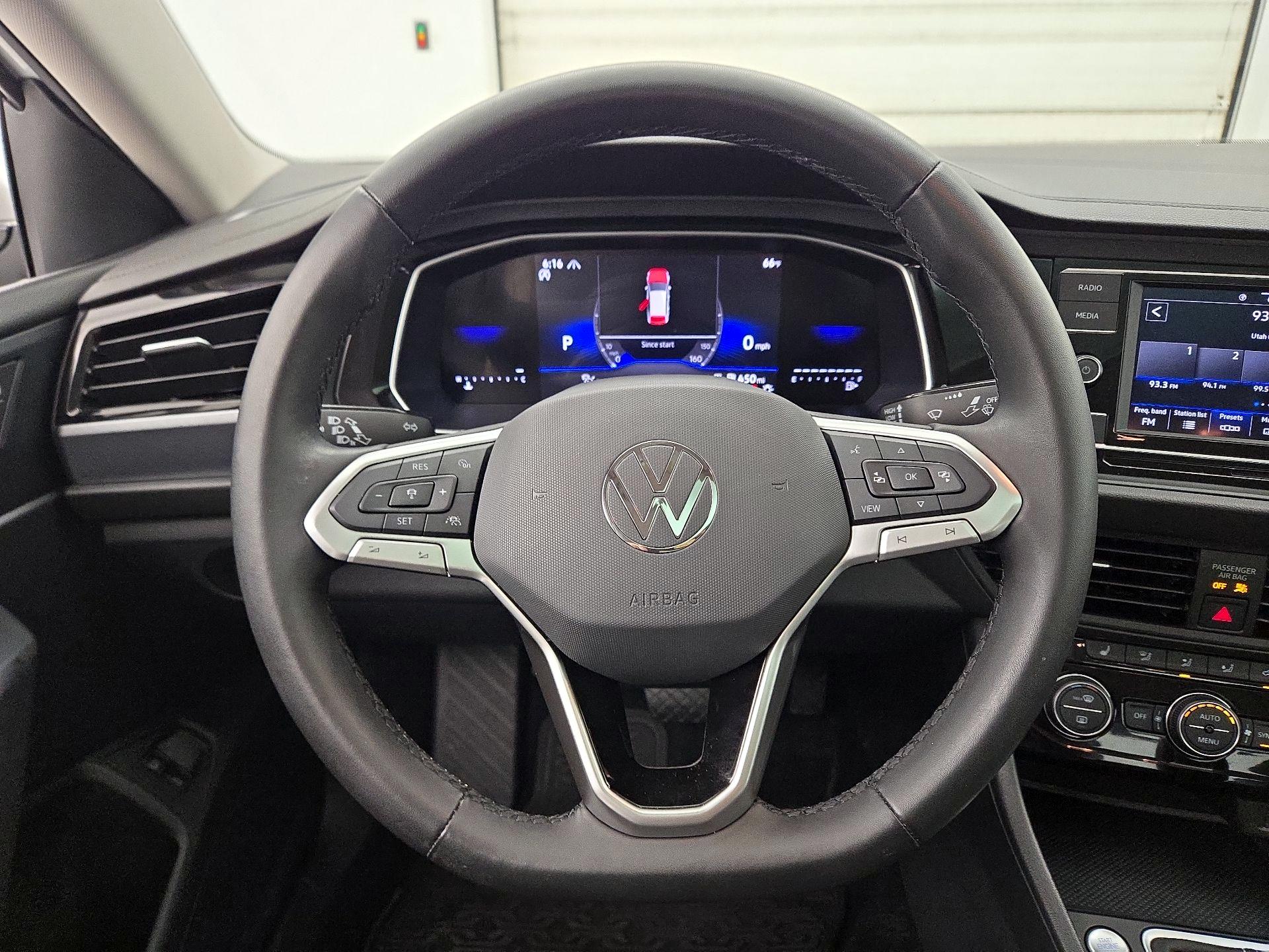 Thumbnail: 2024 Volkswagen Jetta - 10